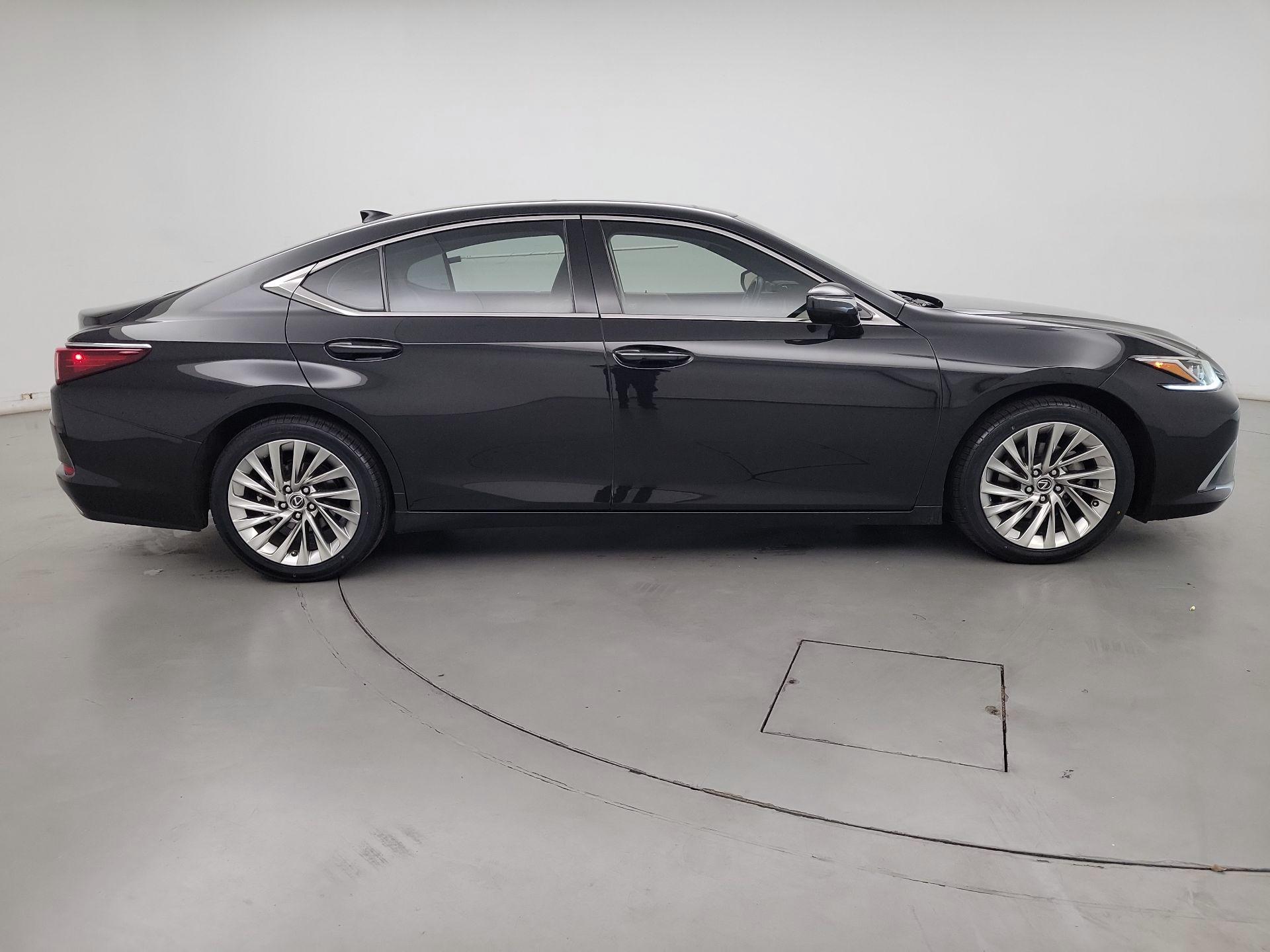 Thumbnail: 2019 Lexus ES - 4