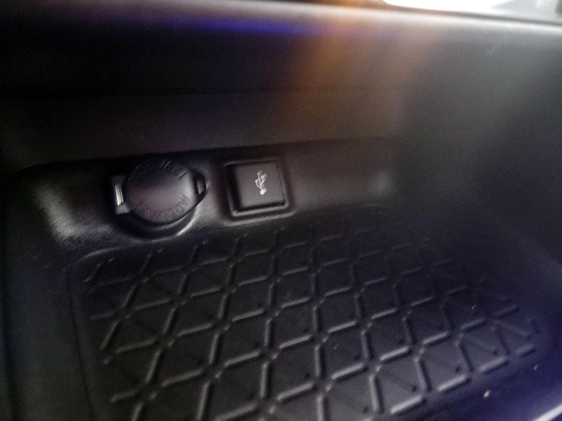 Thumbnail: 2020 Toyota RAV4 - 16