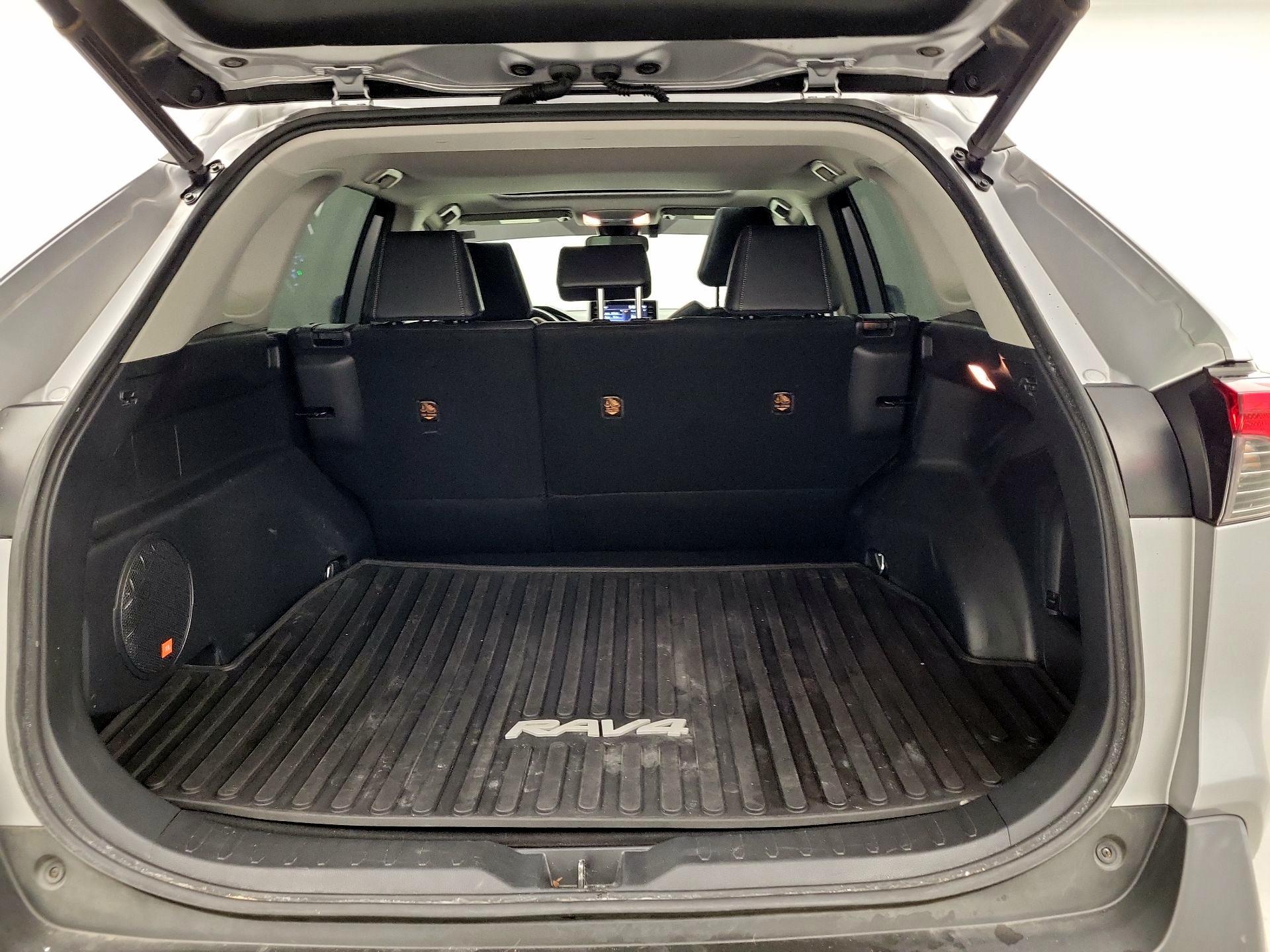 Thumbnail: 2020 Toyota RAV4 - 19