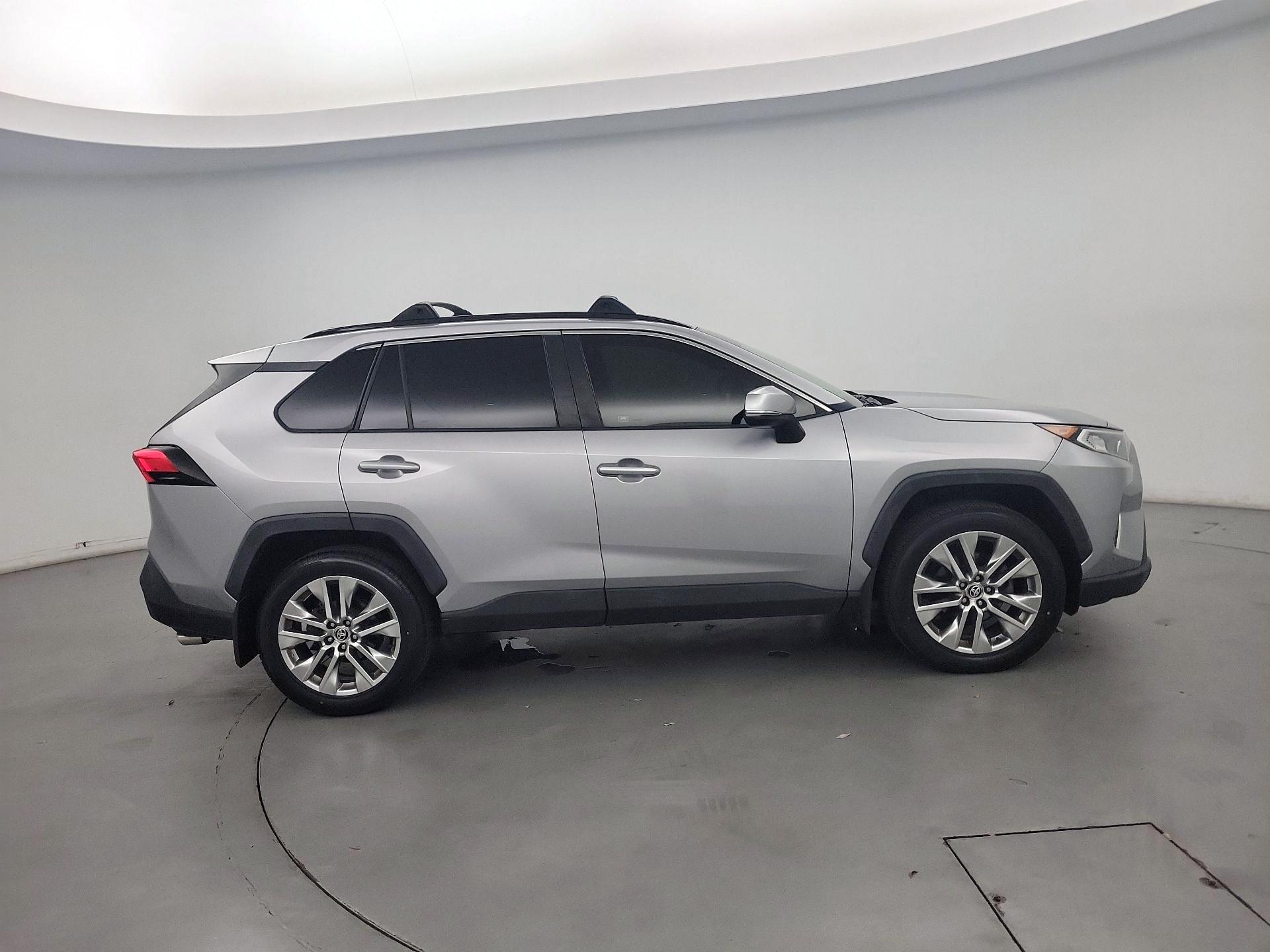 Thumbnail: 2020 Toyota RAV4 - 4