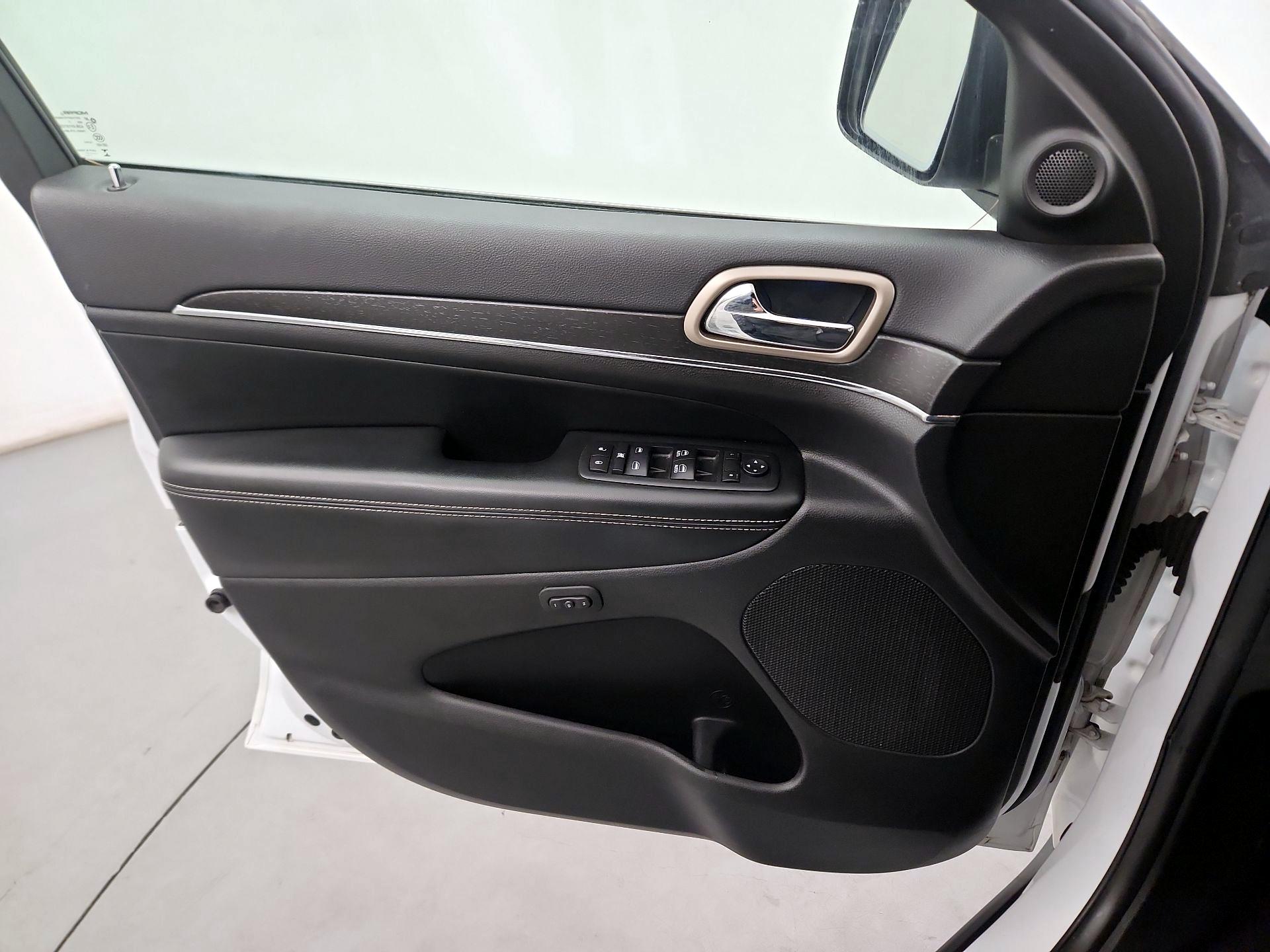 Thumbnail: 2017 Jeep Grand Cherokee - 10