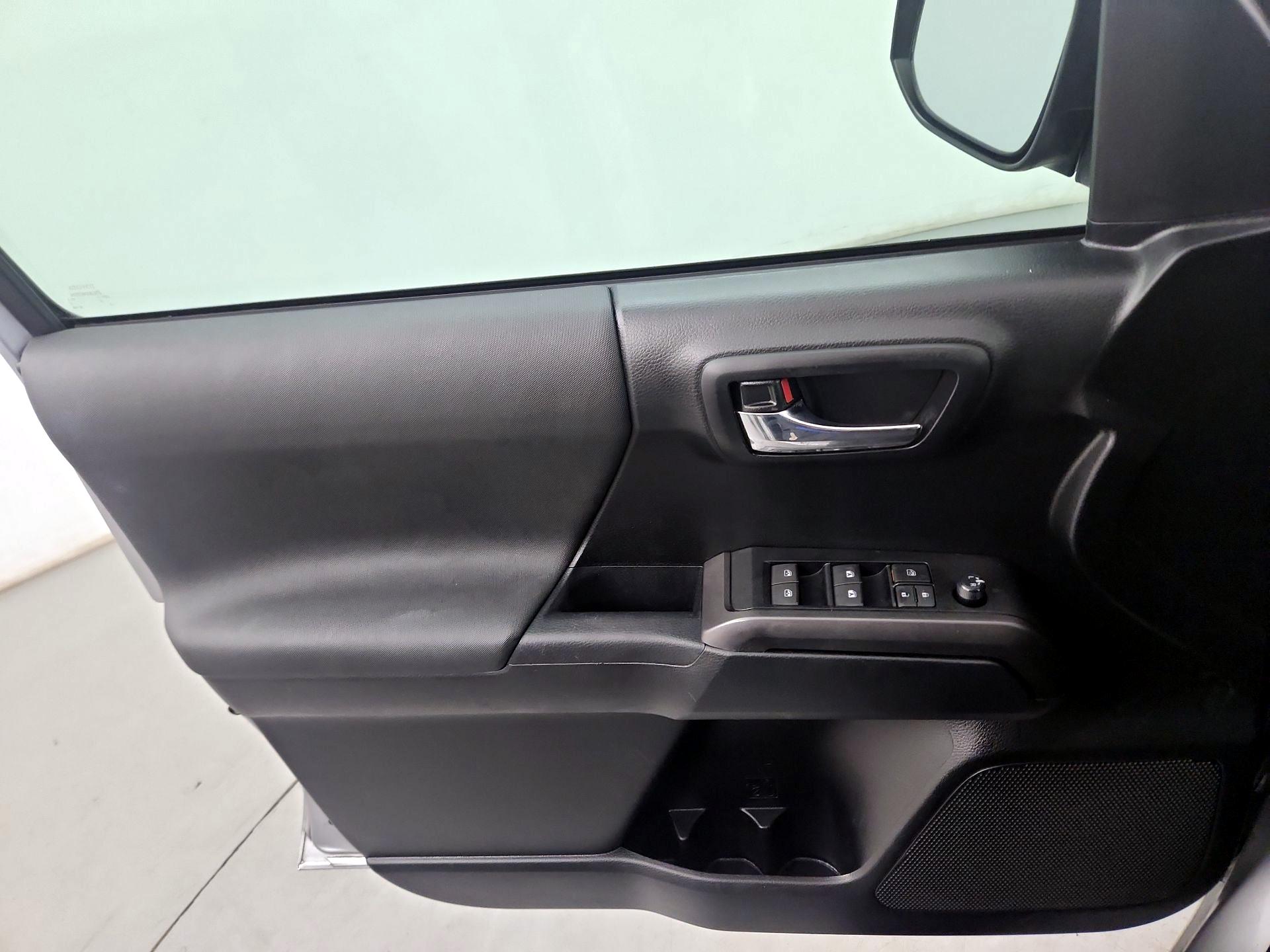 Thumbnail: 2021 Toyota Tacoma - 10