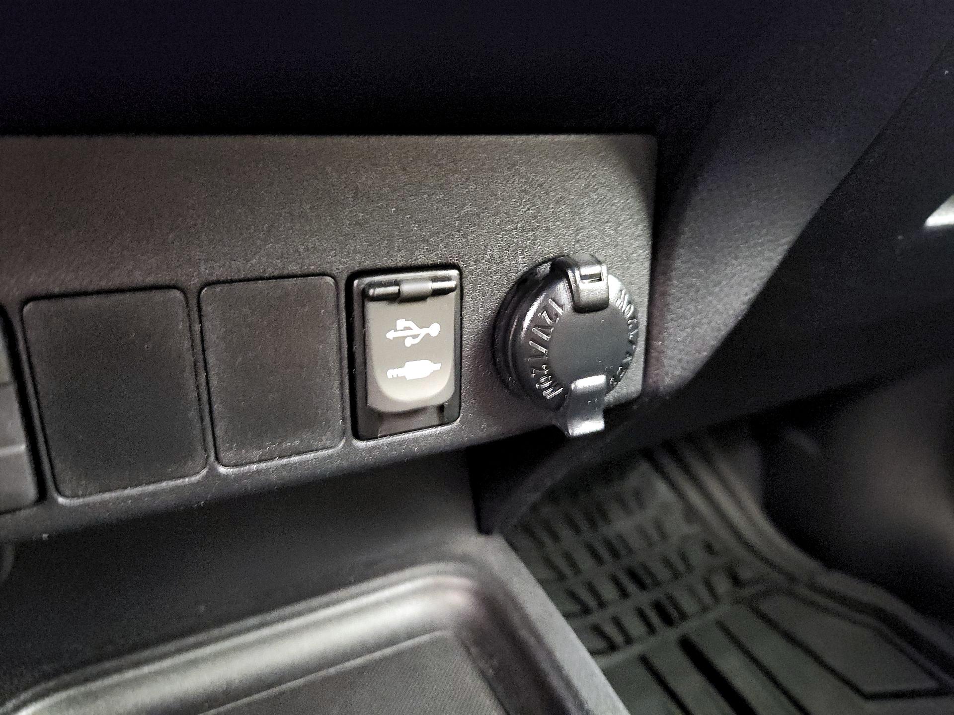 Thumbnail: 2016 Toyota RAV4 - 16