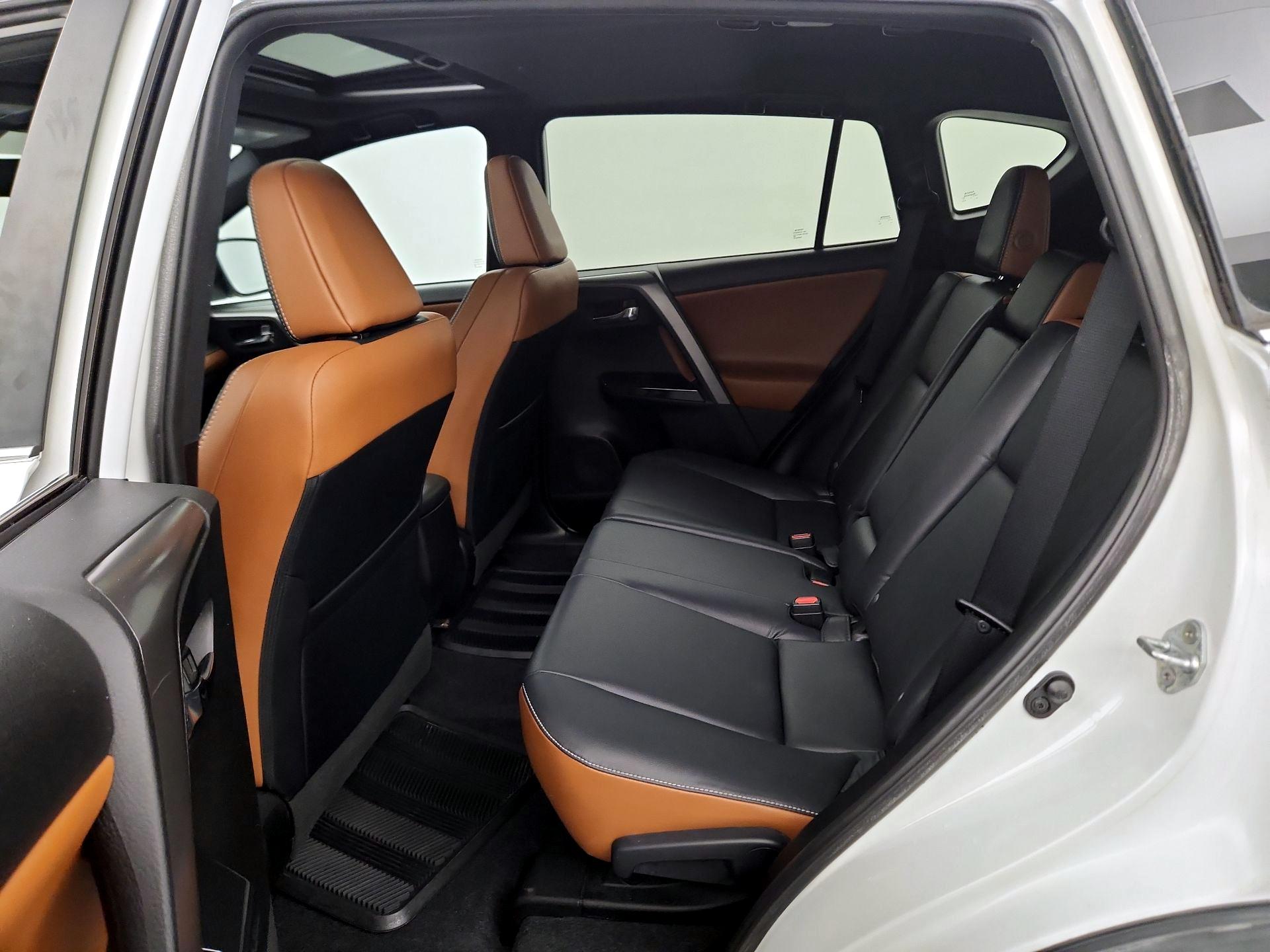 Thumbnail: 2016 Toyota RAV4 - 18