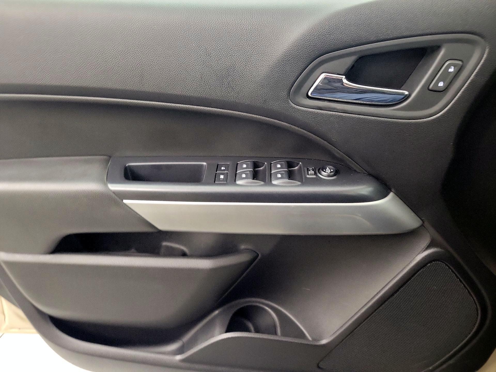 Thumbnail: 2021 Chevrolet Colorado - 10