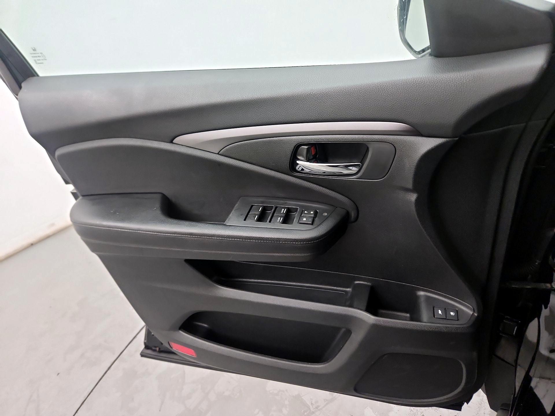 Thumbnail: 2016 Honda Pilot - 10