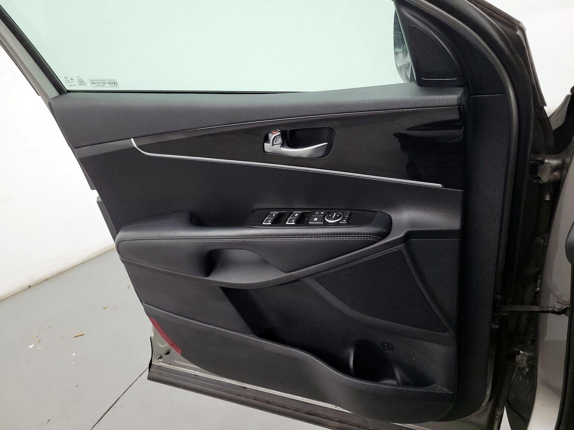 Thumbnail: 2019 Kia Sorento - 10