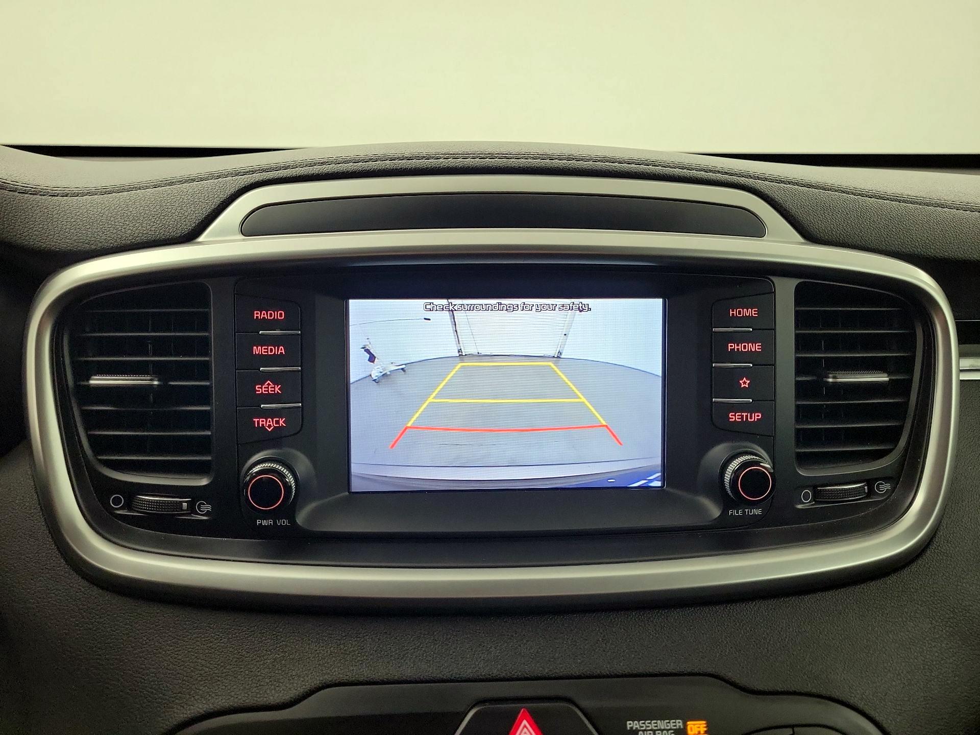 Thumbnail: 2019 Kia Sorento - 11