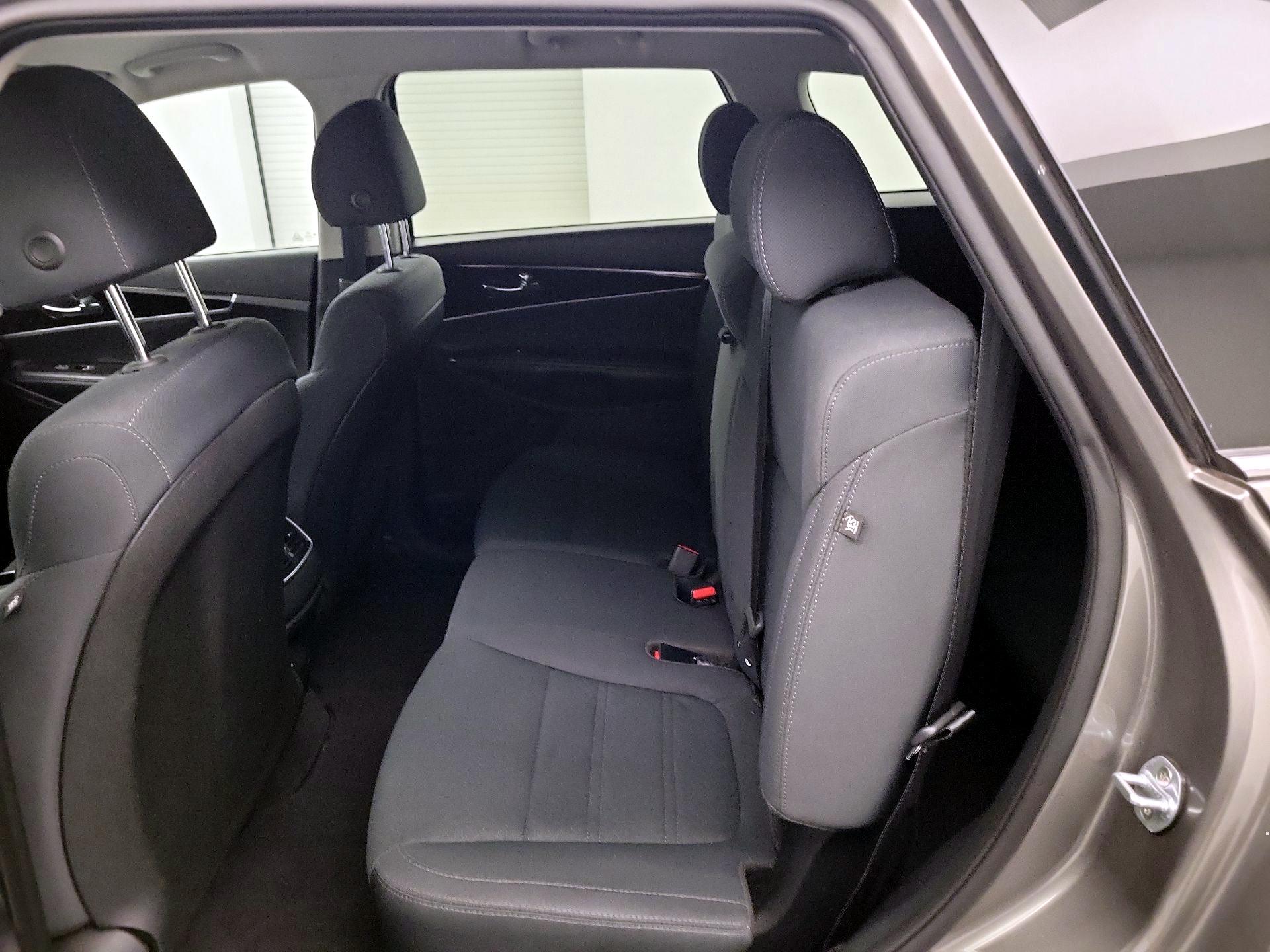 Thumbnail: 2019 Kia Sorento - 16