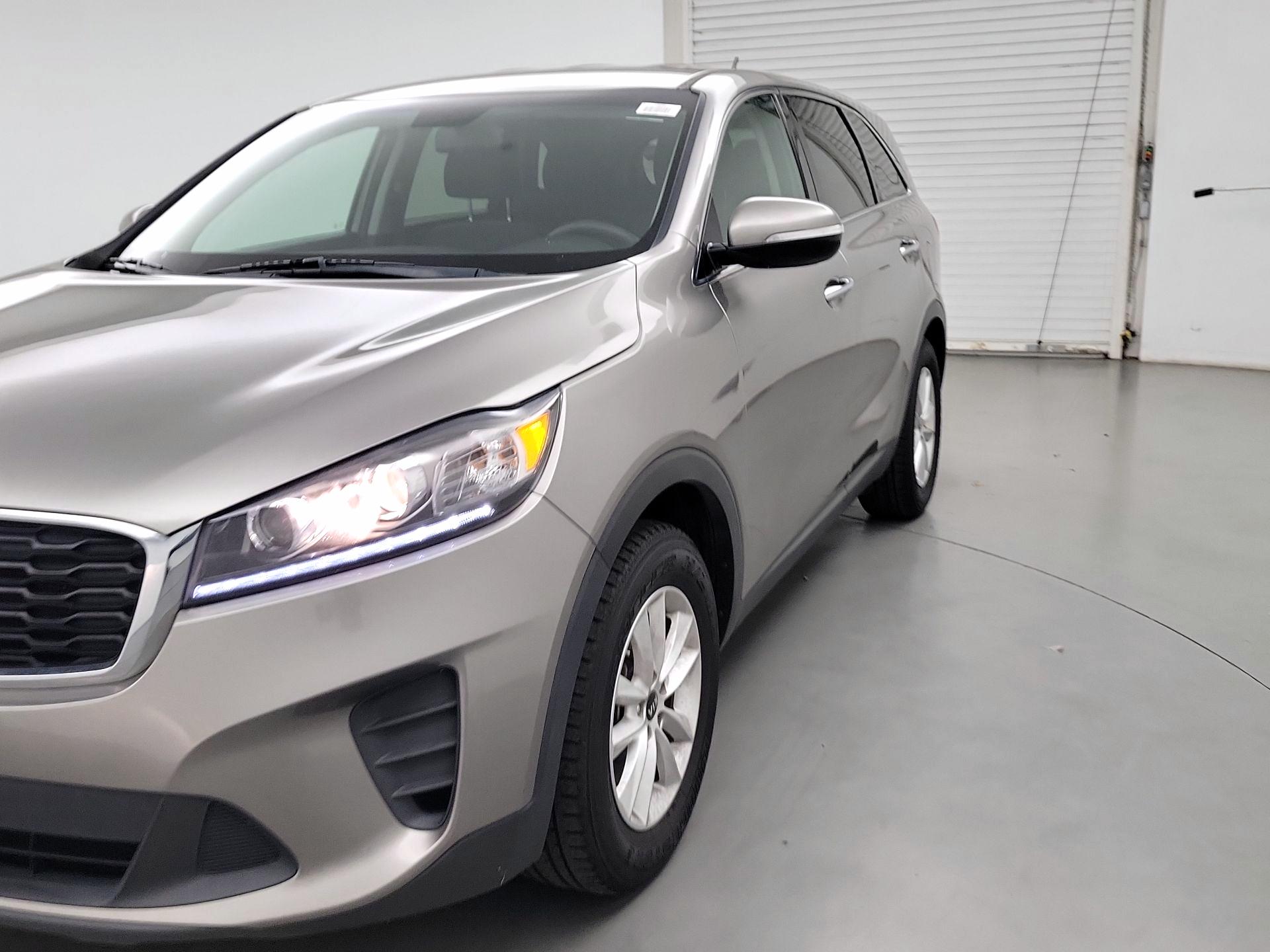 Thumbnail: 2019 Kia Sorento - 3