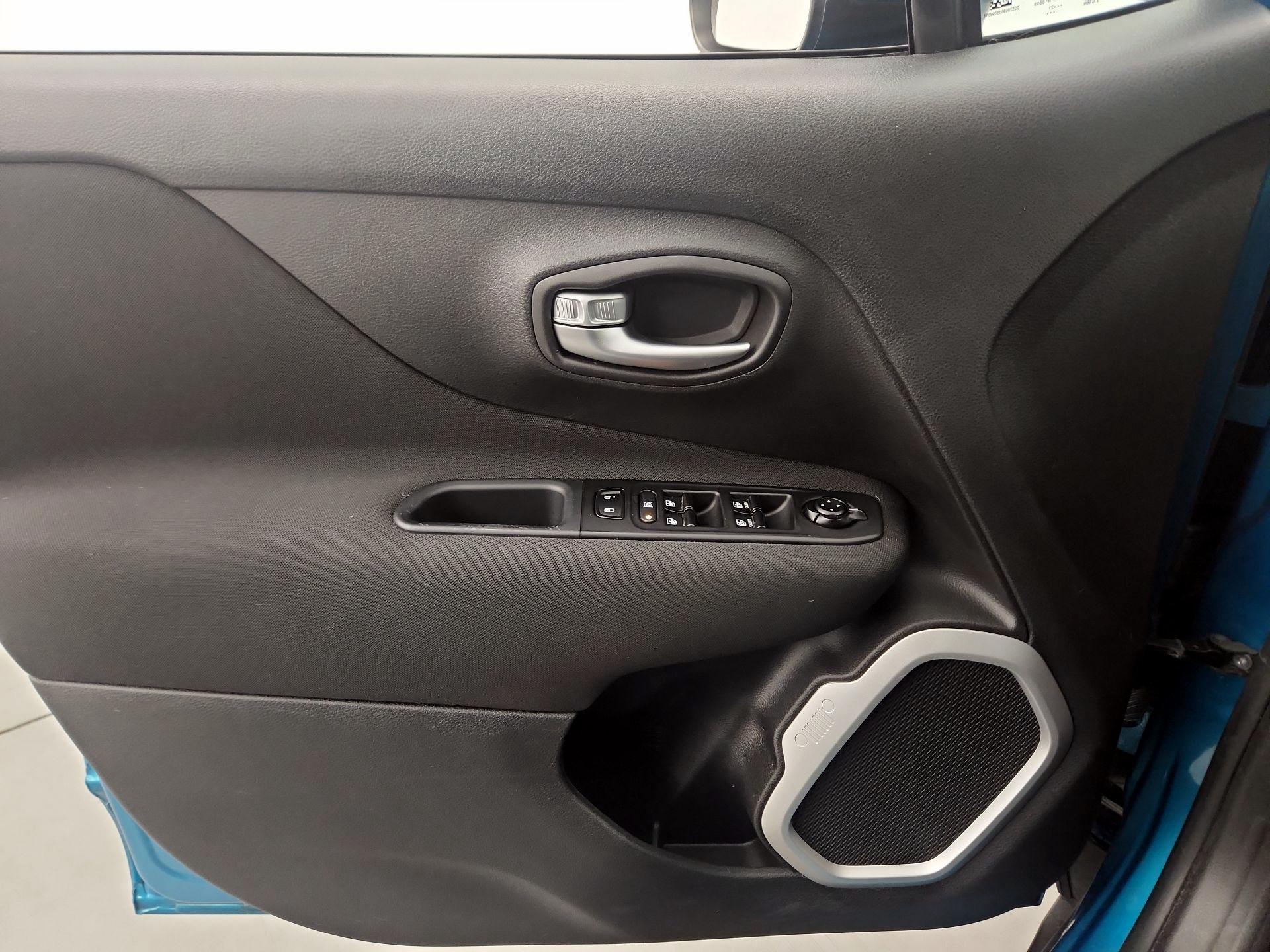 Thumbnail: 2021 Jeep Renegade - 10