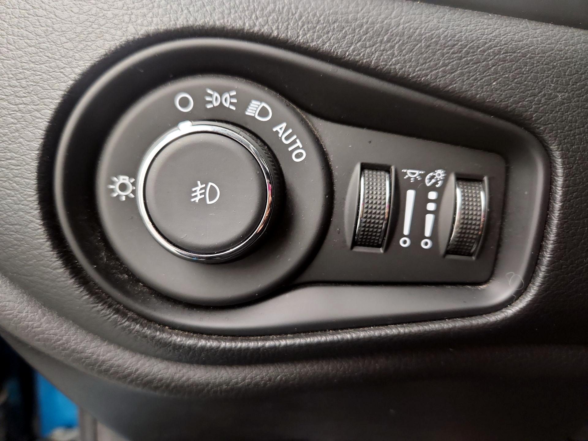 Thumbnail: 2021 Jeep Renegade - 11