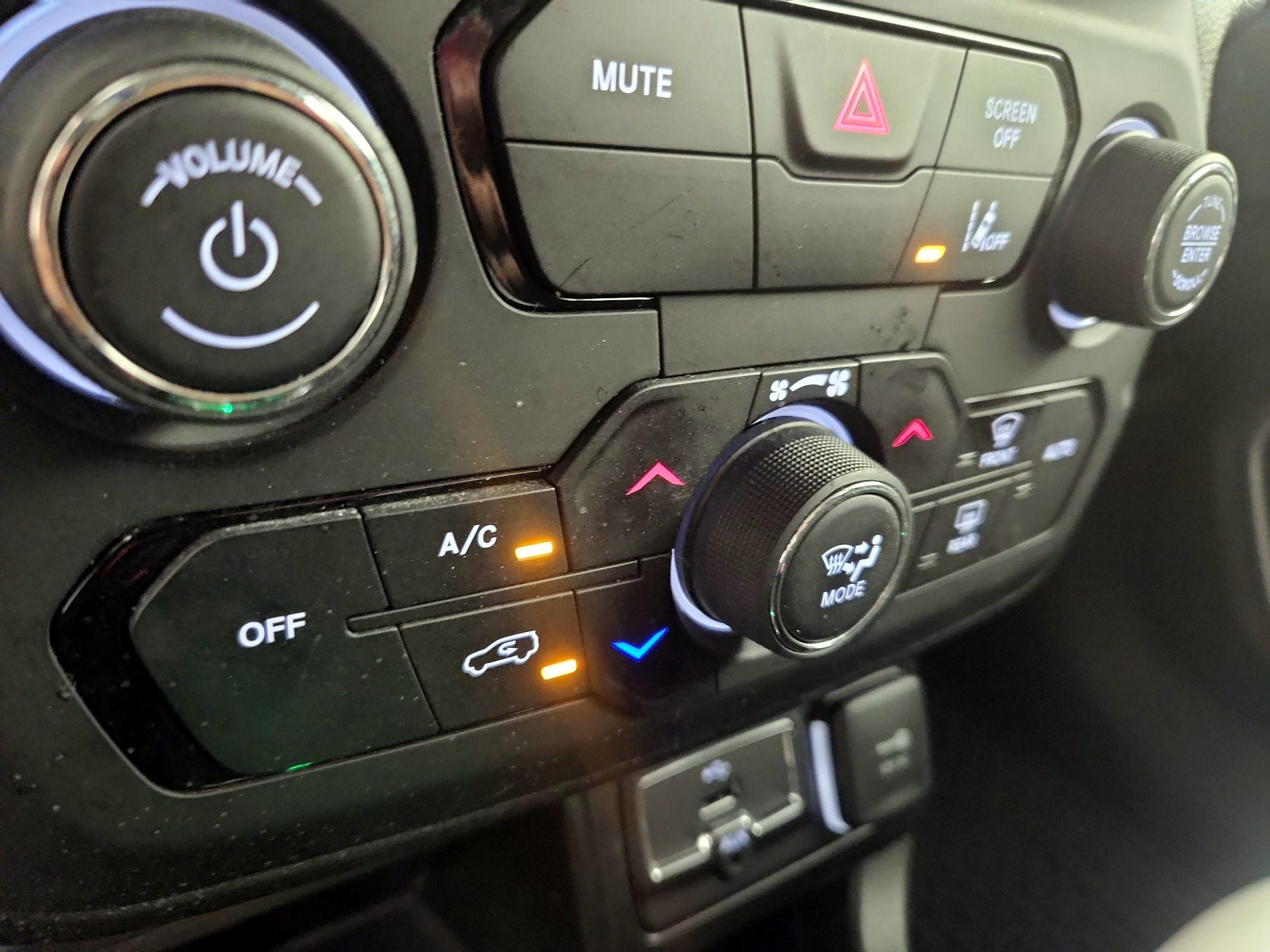 Thumbnail: 2021 Jeep Renegade - 14