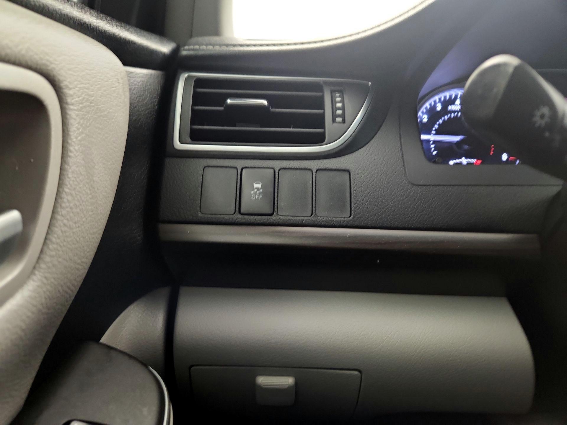 Thumbnail: 2016 Toyota Camry - 11