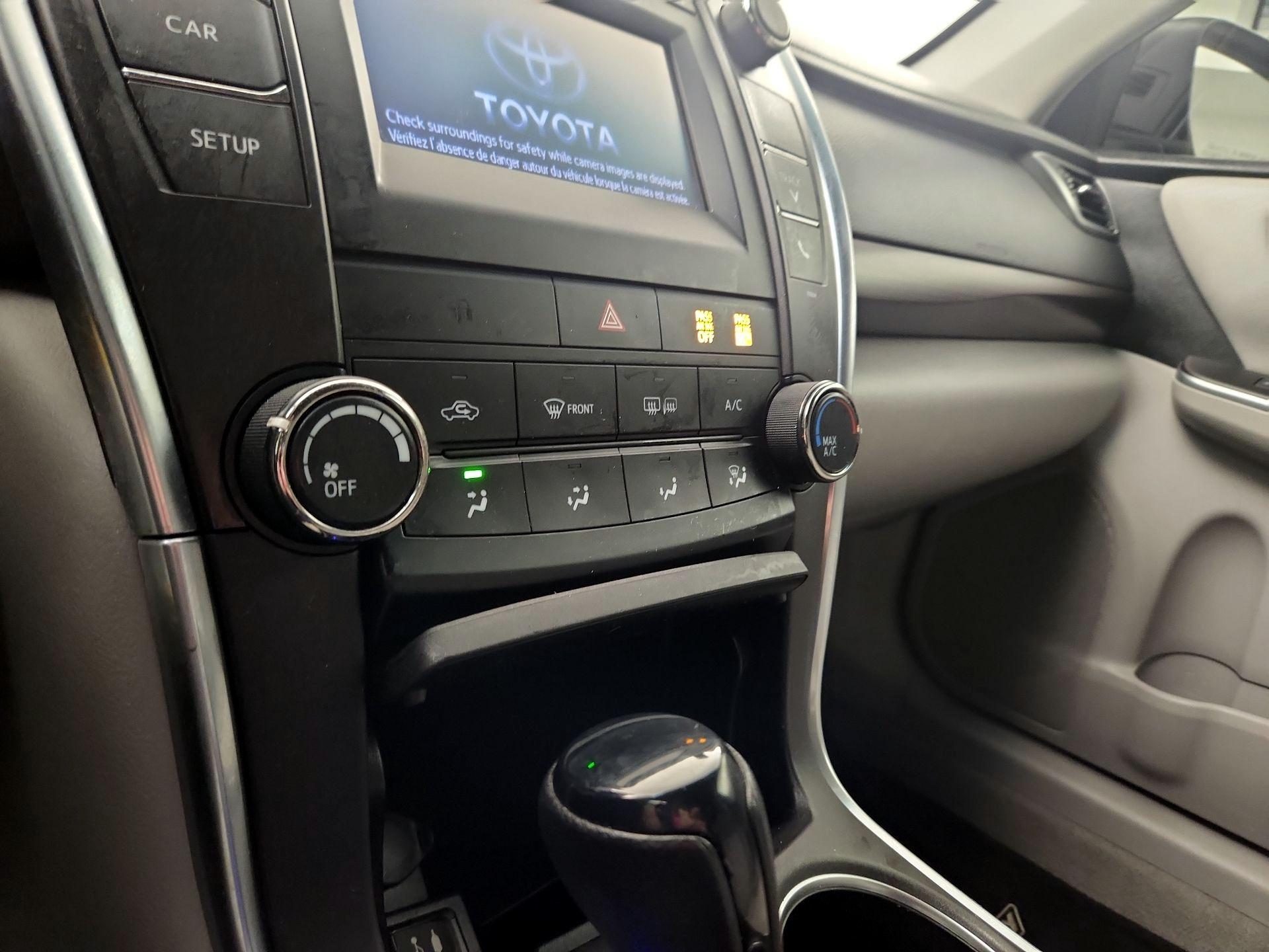 Thumbnail: 2016 Toyota Camry - 14