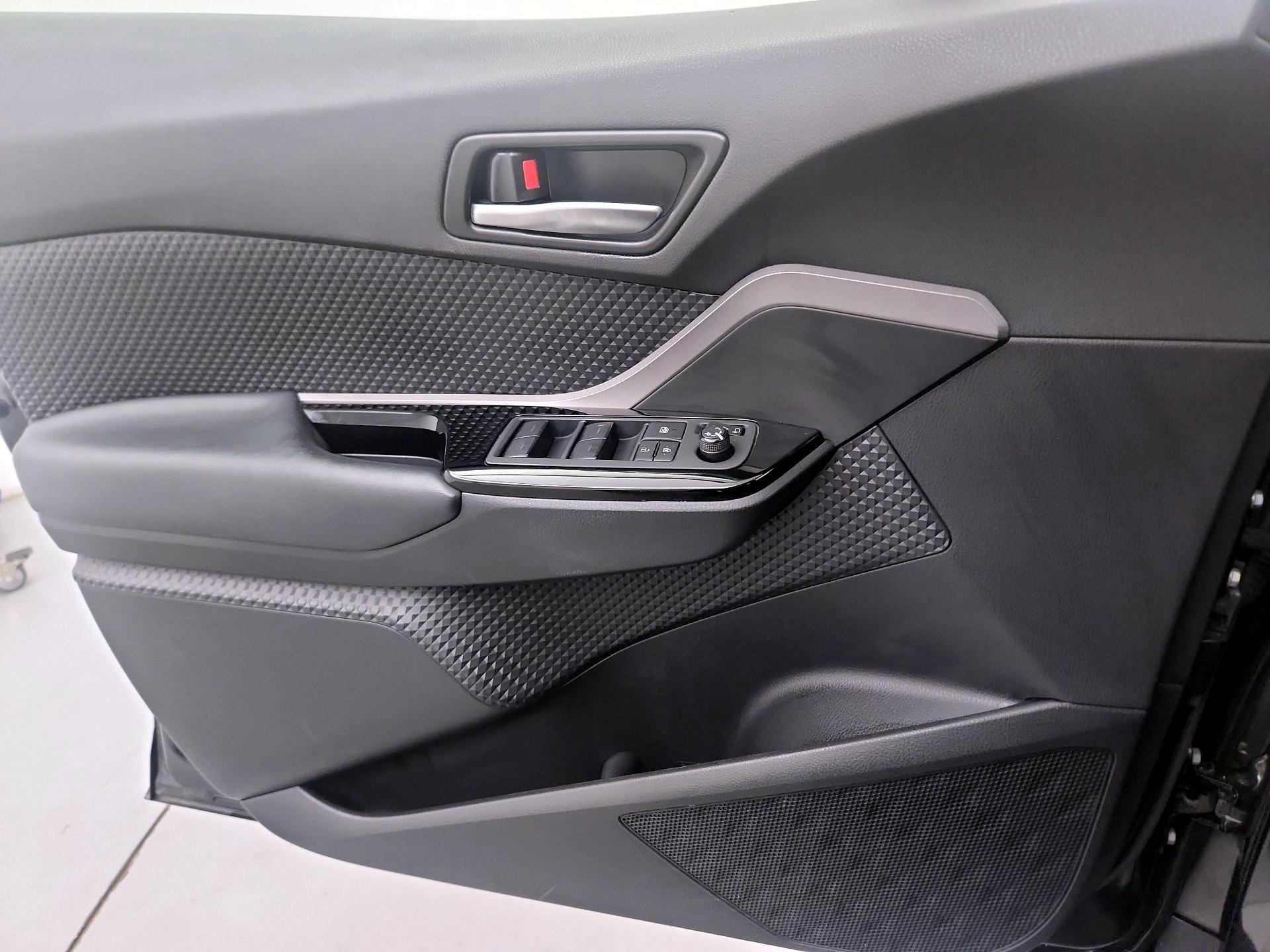 Thumbnail: 2021 Toyota C-HR - 10