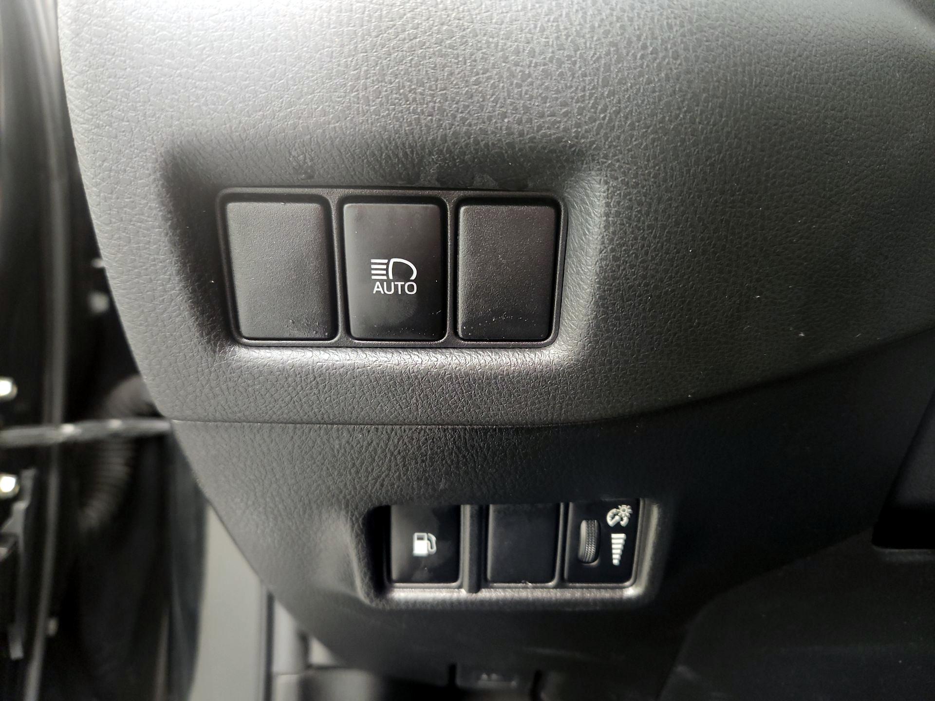 Thumbnail: 2021 Toyota C-HR - 11