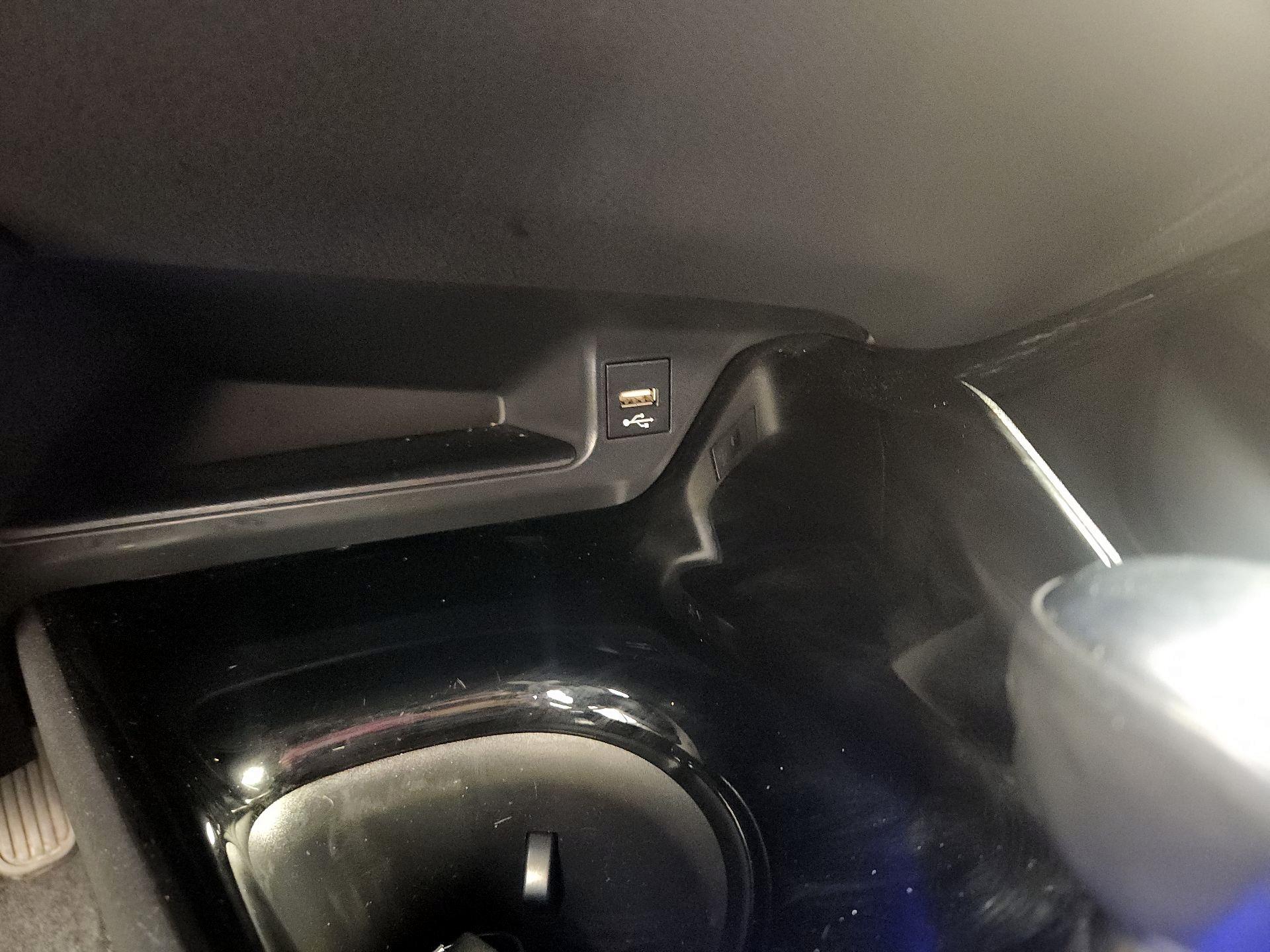 Thumbnail: 2021 Toyota C-HR - 16