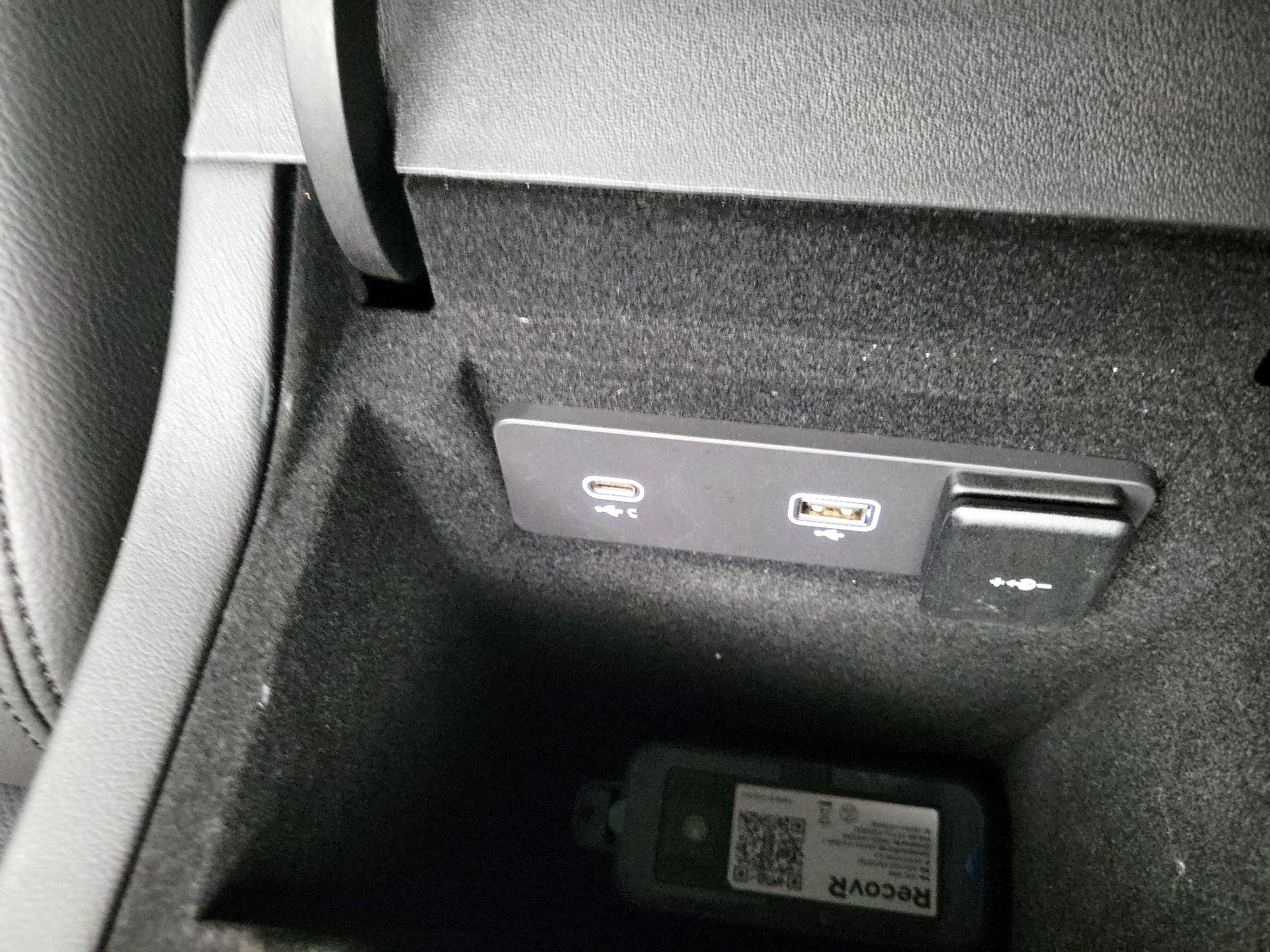 Thumbnail: 2021 Jaguar F-Pace - 19