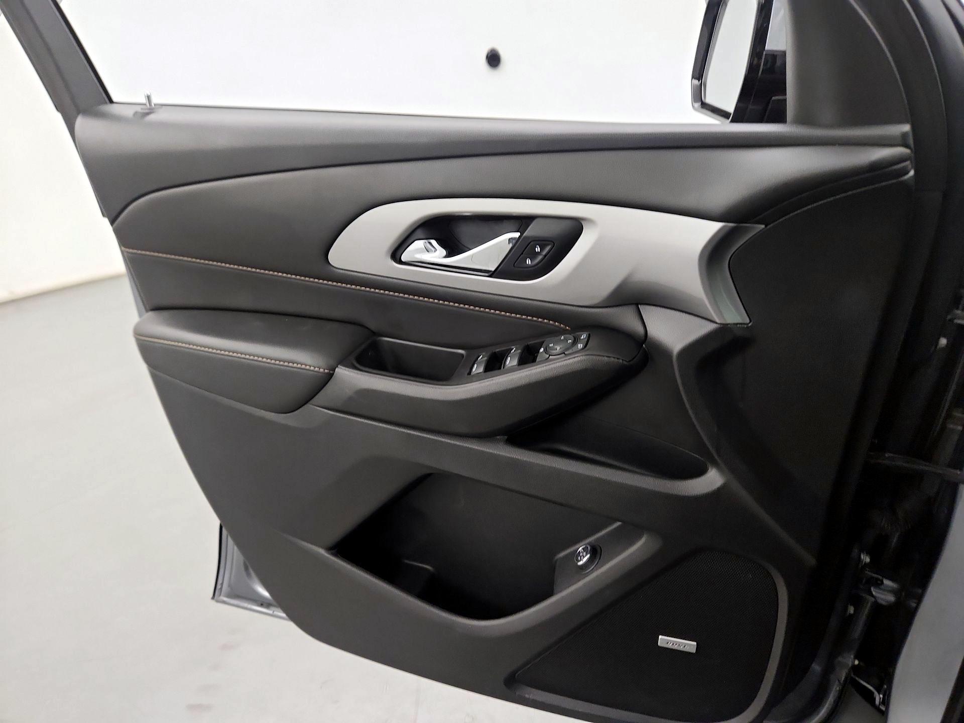 Thumbnail: 2020 Chevrolet Traverse - 10