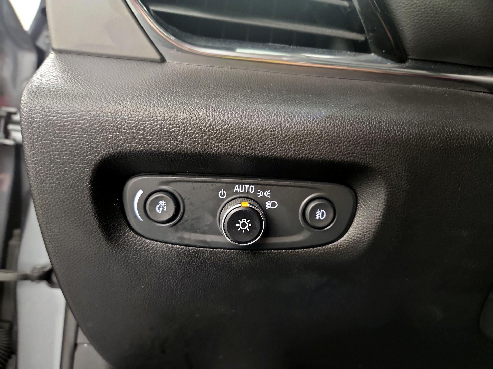 Thumbnail: 2020 Chevrolet Traverse - 11