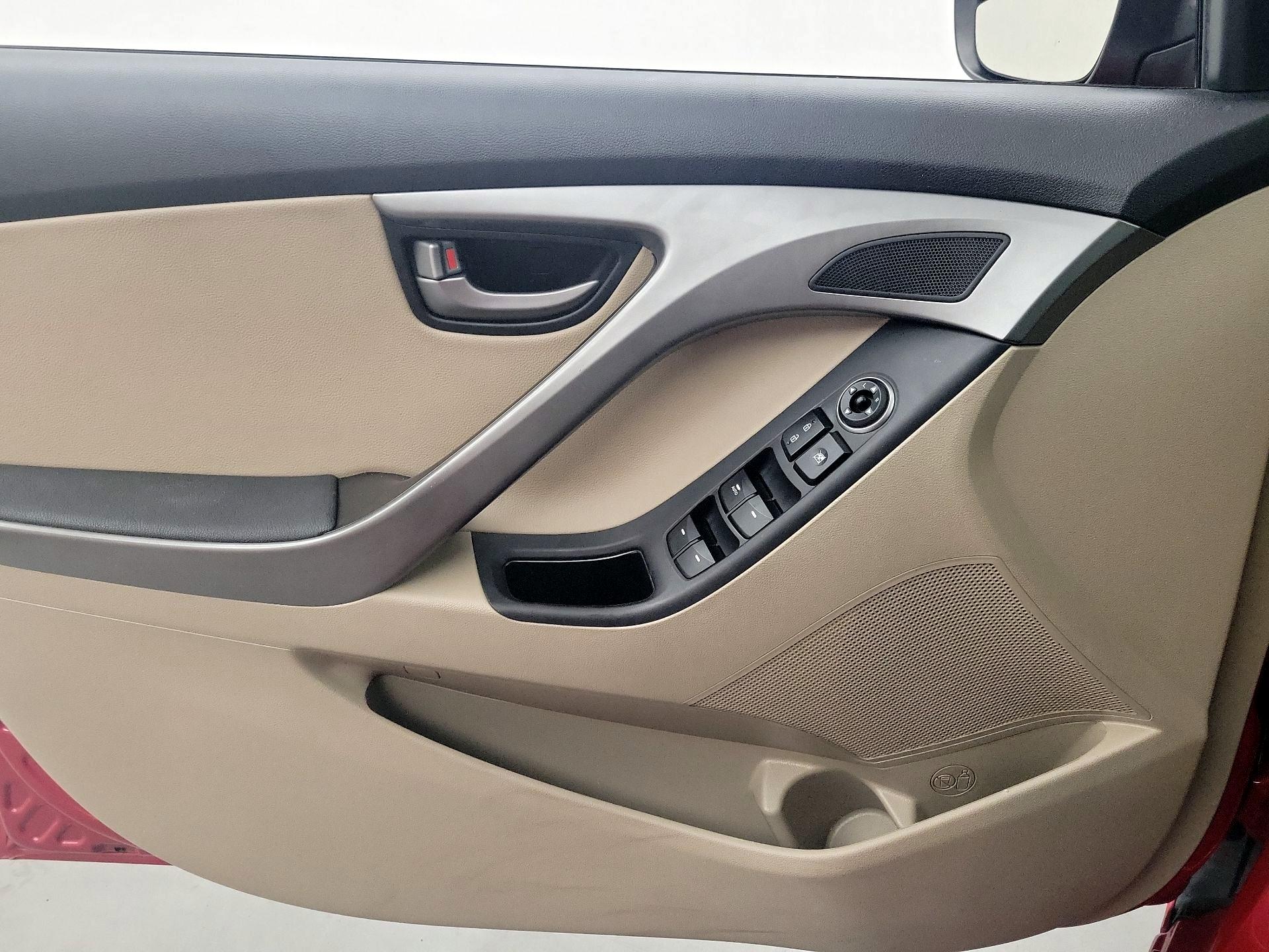 Thumbnail: 2015 Hyundai Elantra - 10