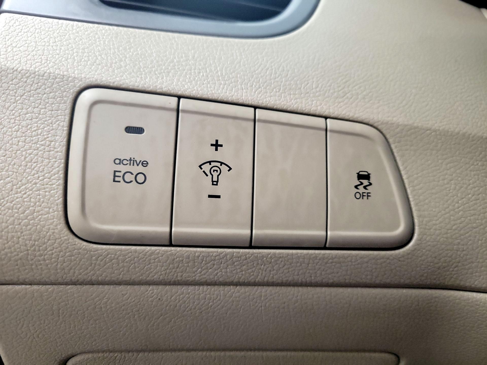 Thumbnail: 2015 Hyundai Elantra - 11