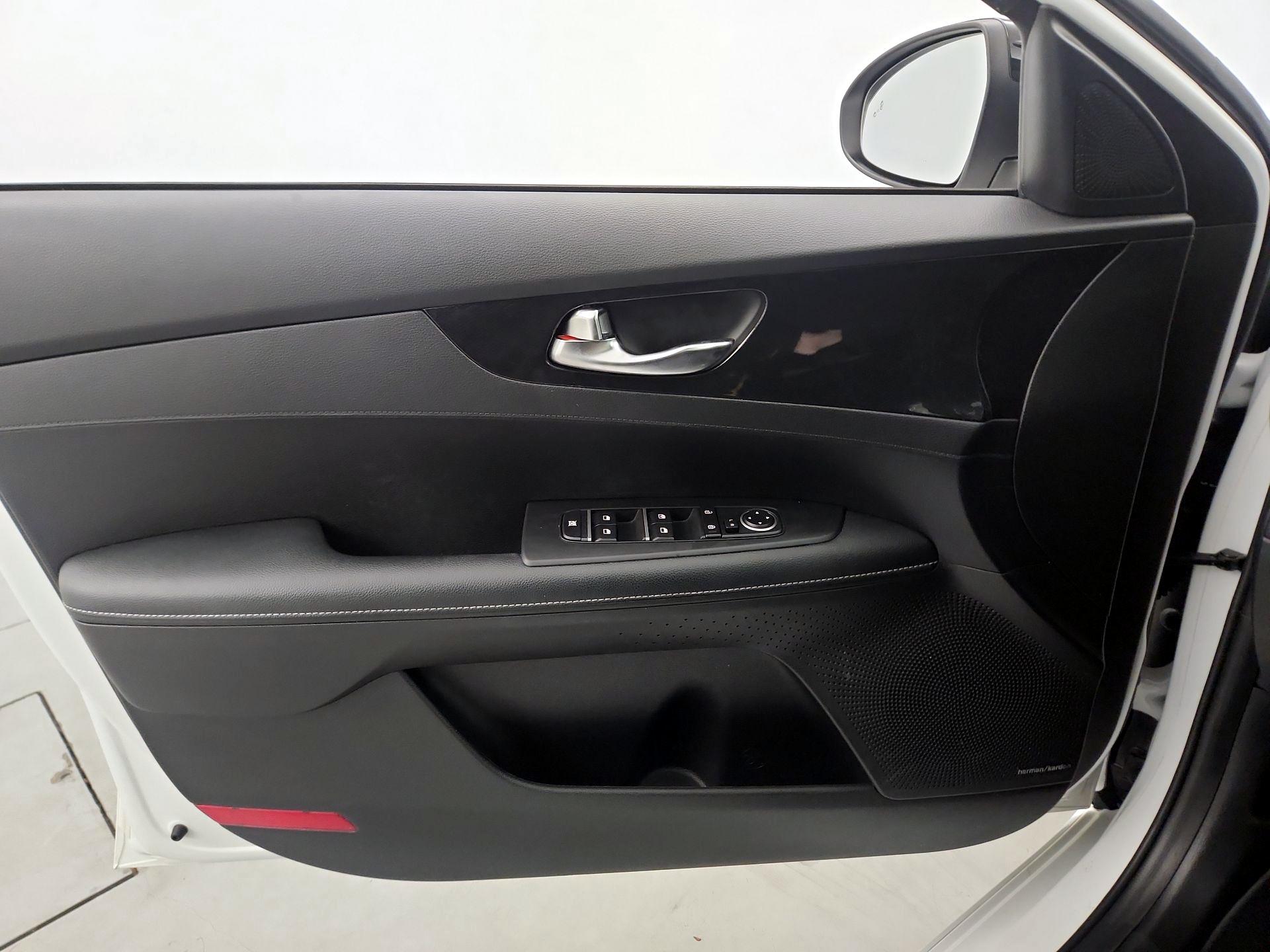 Thumbnail: 2021 Kia Forte - 12