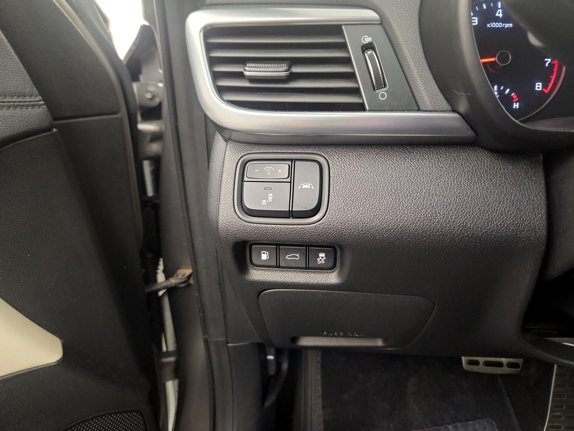 Thumbnail: 2016 Kia Optima - 11