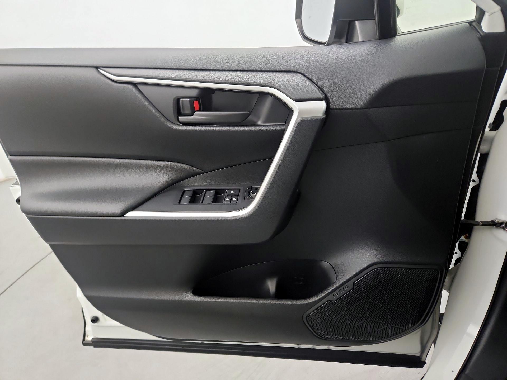 Thumbnail: 2019 Toyota RAV4 - 10