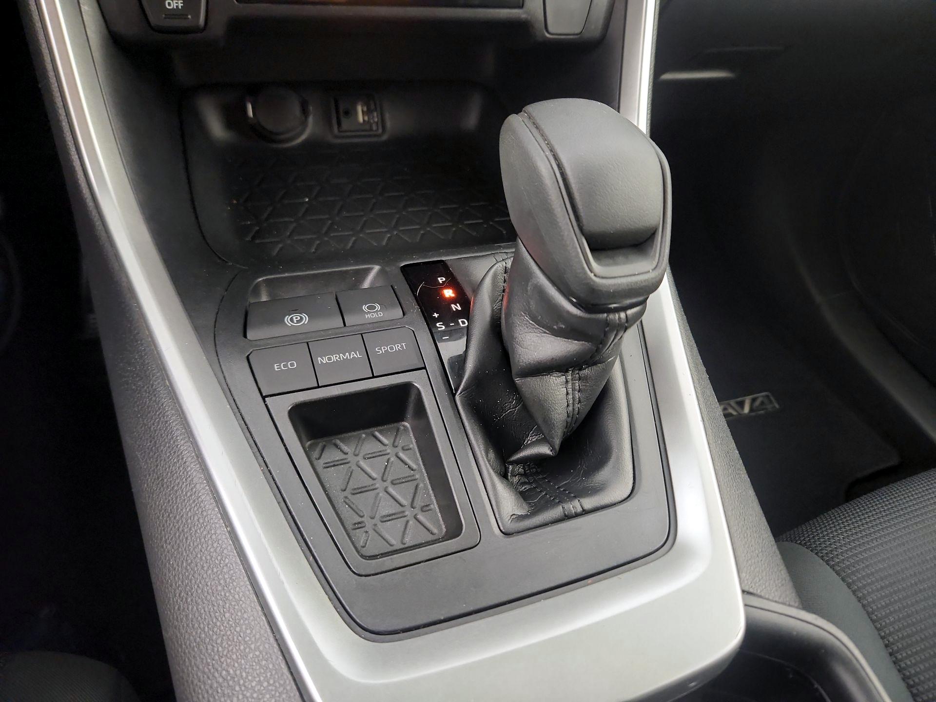 Thumbnail: 2019 Toyota RAV4 - 14