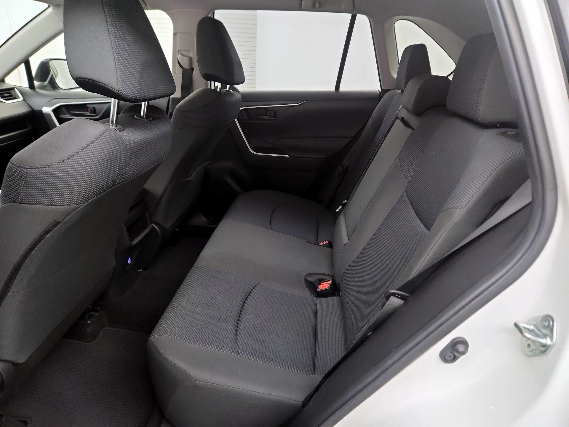 Thumbnail: 2019 Toyota RAV4 - 16