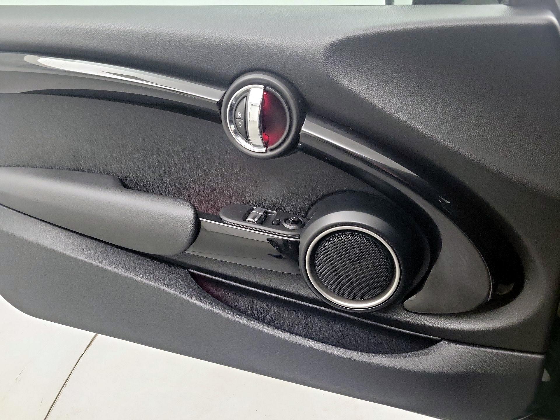 Thumbnail: 2015 MINI Cooper Hardtop - 10