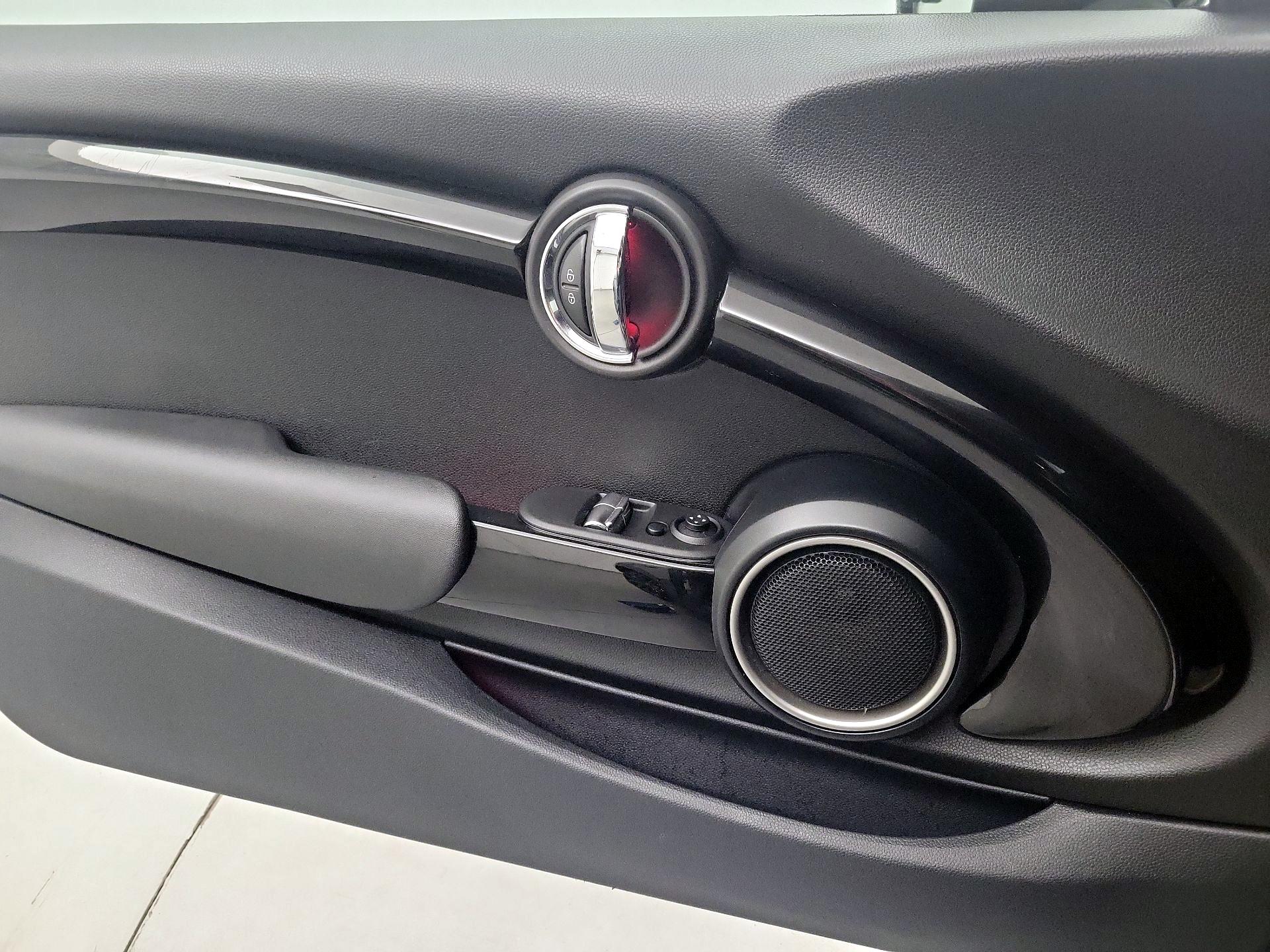 Thumbnail: 2015 MINI Cooper Hardtop - 11