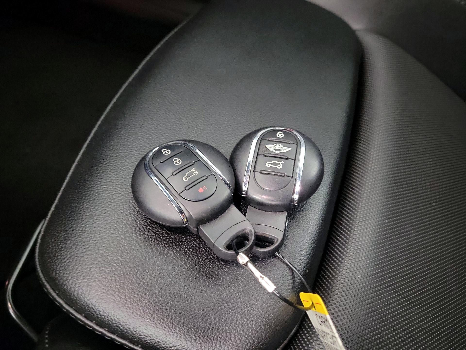 Thumbnail: 2015 MINI Cooper Hardtop - 19