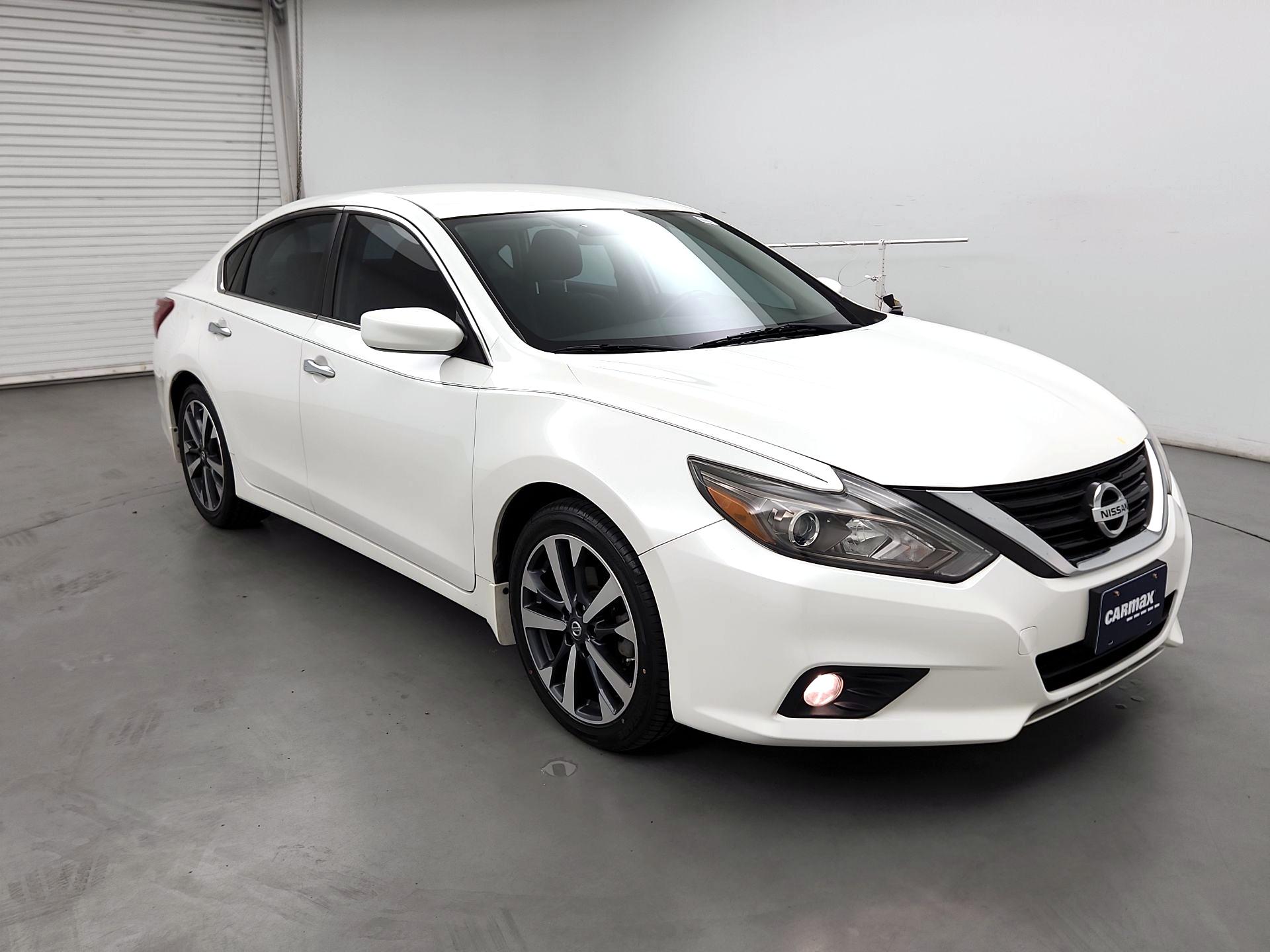 Thumbnail: 2017 Nissan Altima - 1