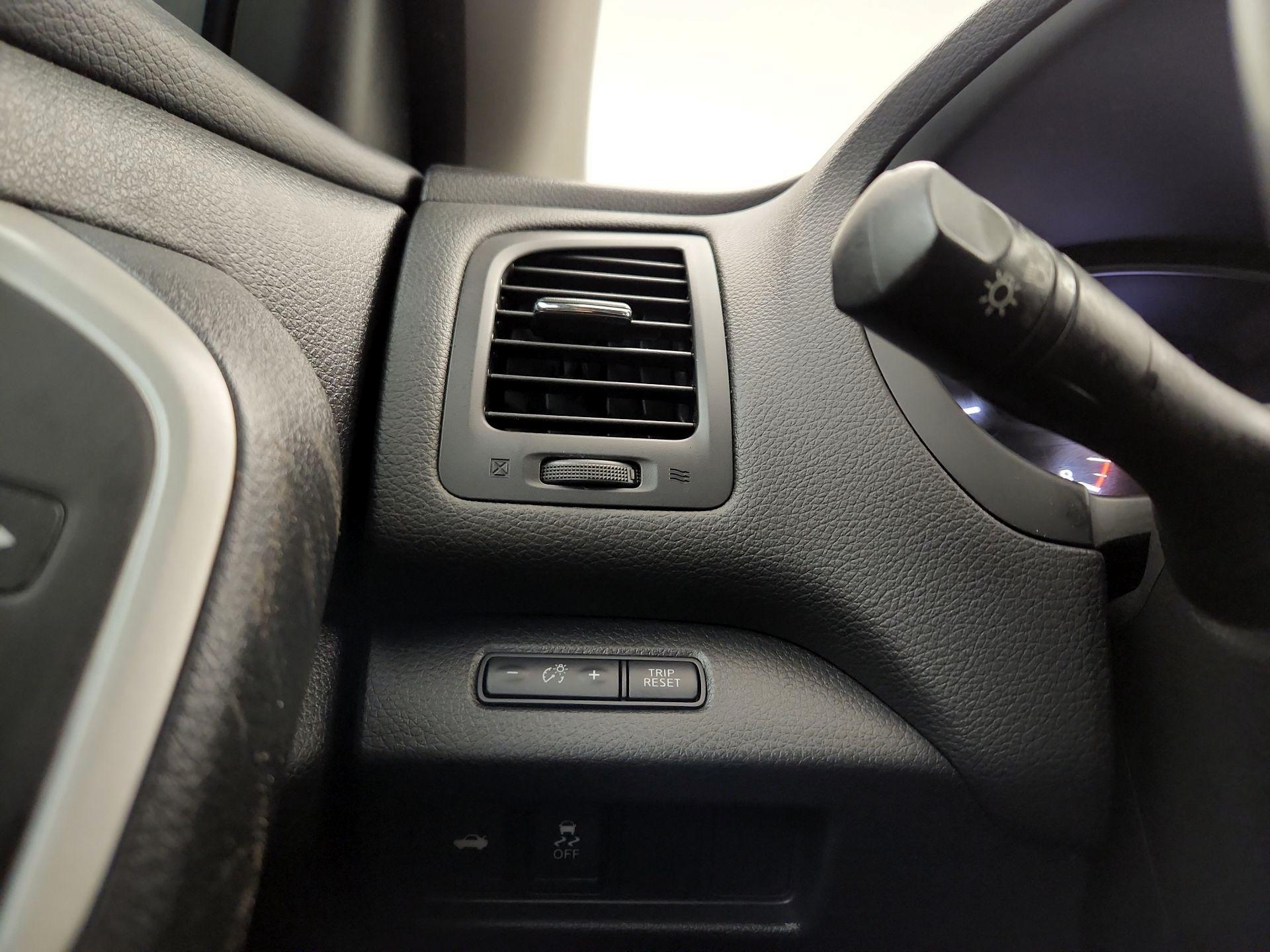 Thumbnail: 2017 Nissan Altima - 11