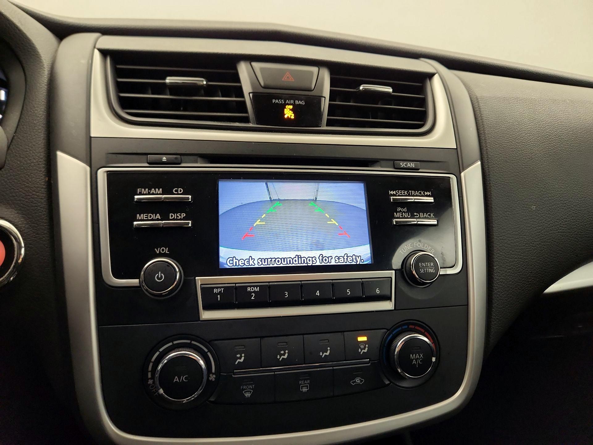 Thumbnail: 2017 Nissan Altima - 12