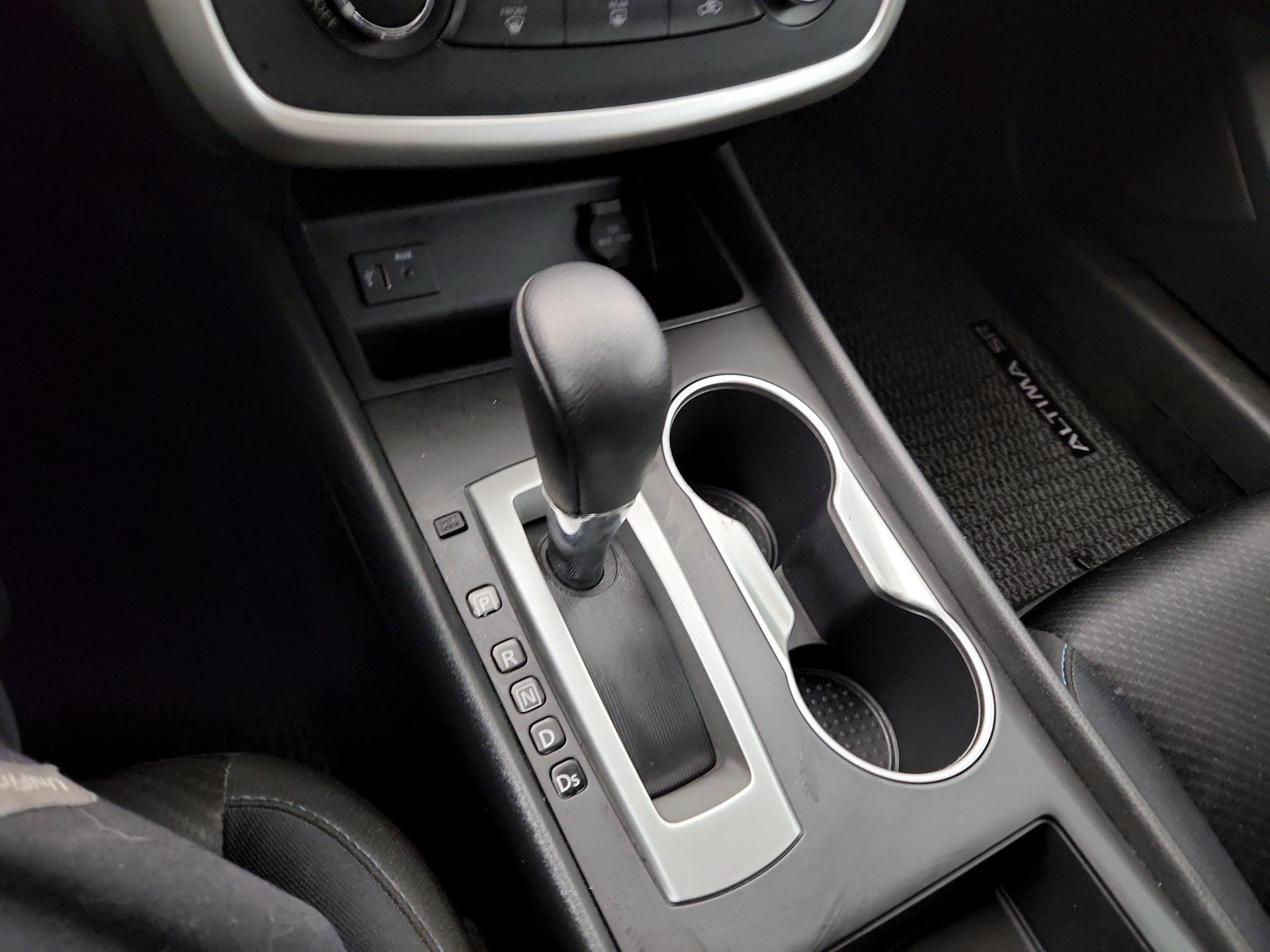 Thumbnail: 2017 Nissan Altima - 15