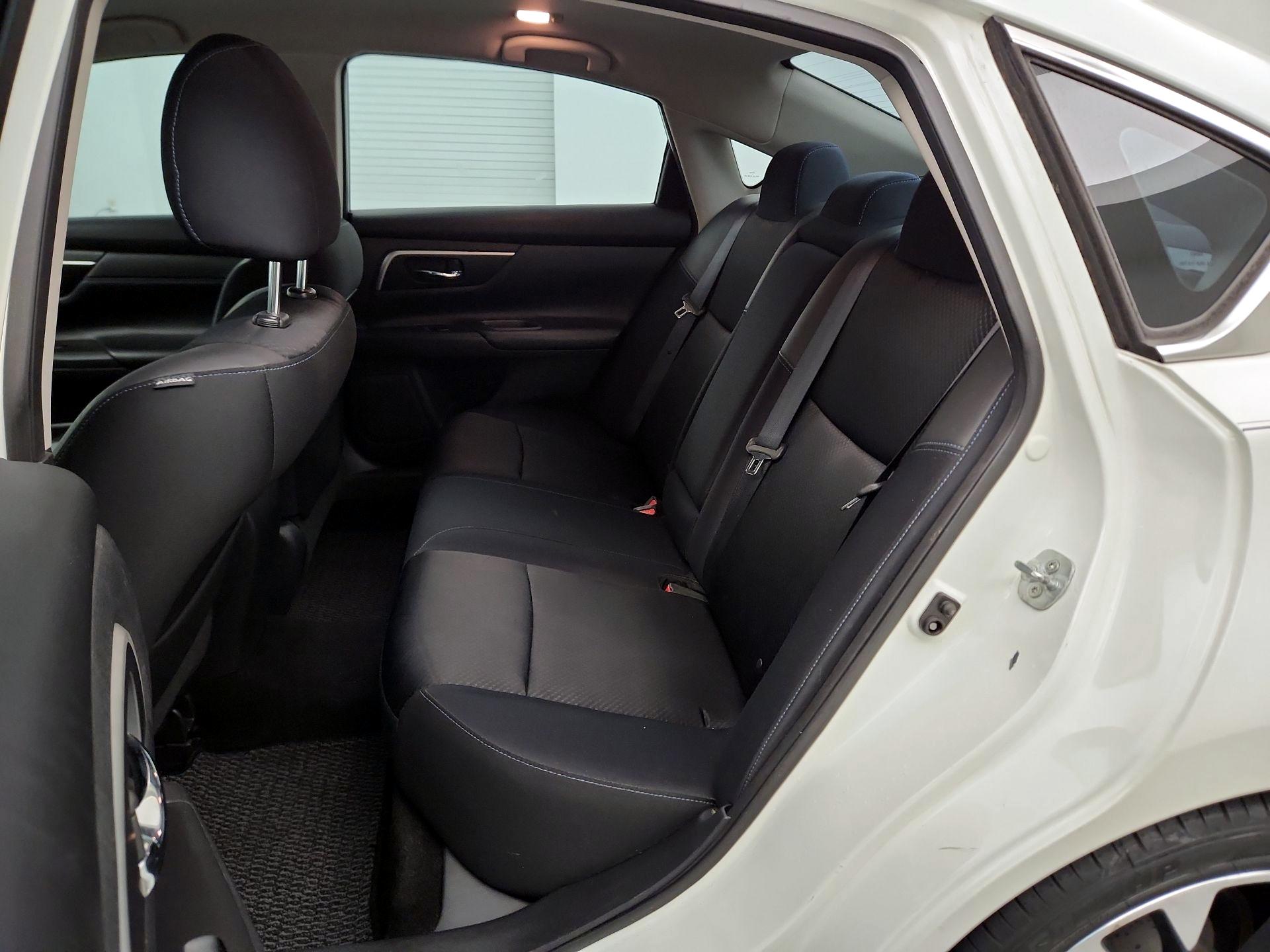 Thumbnail: 2017 Nissan Altima - 17