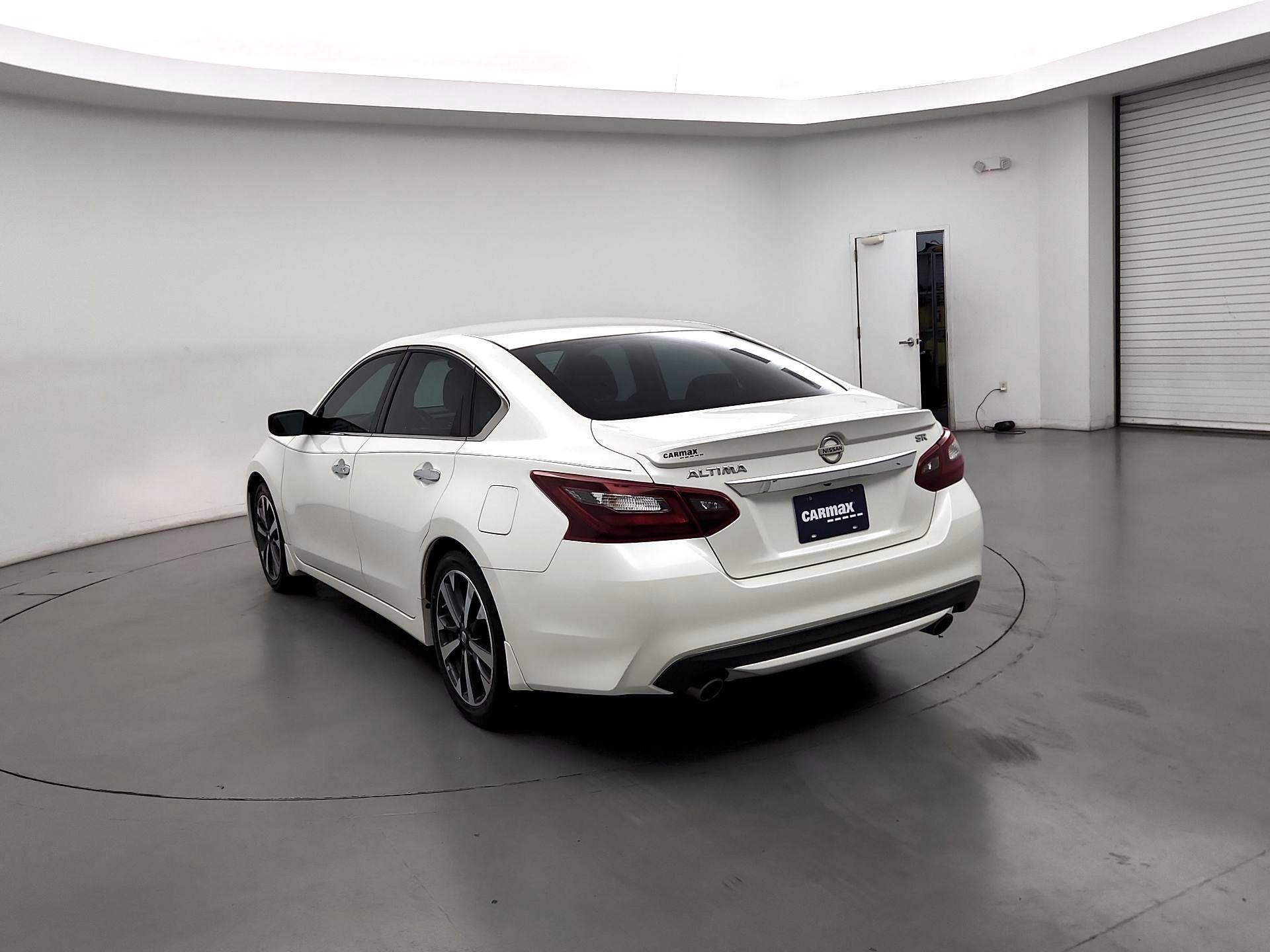 Thumbnail: 2017 Nissan Altima - 7