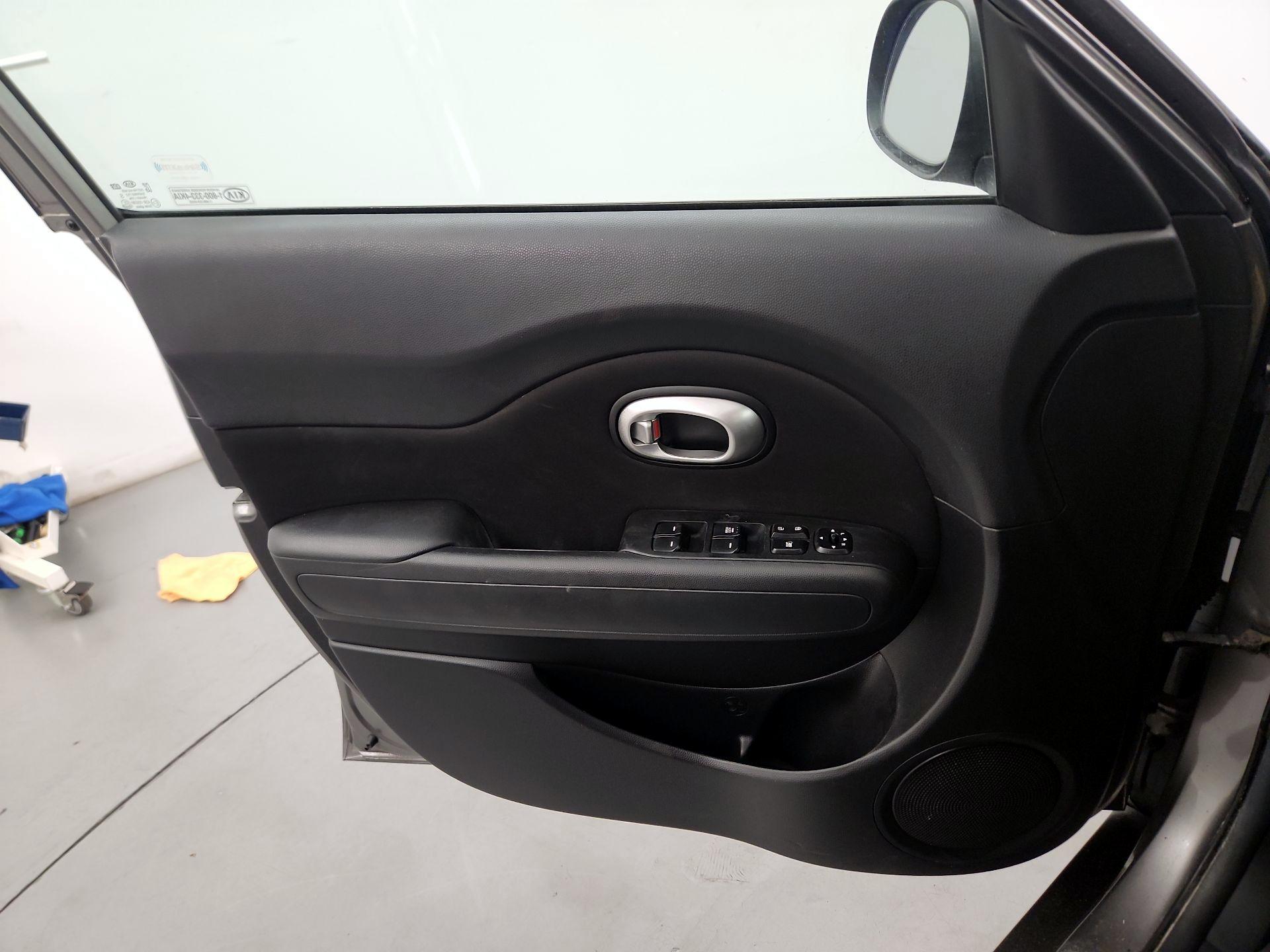 Thumbnail: 2015 Kia Soul - 10