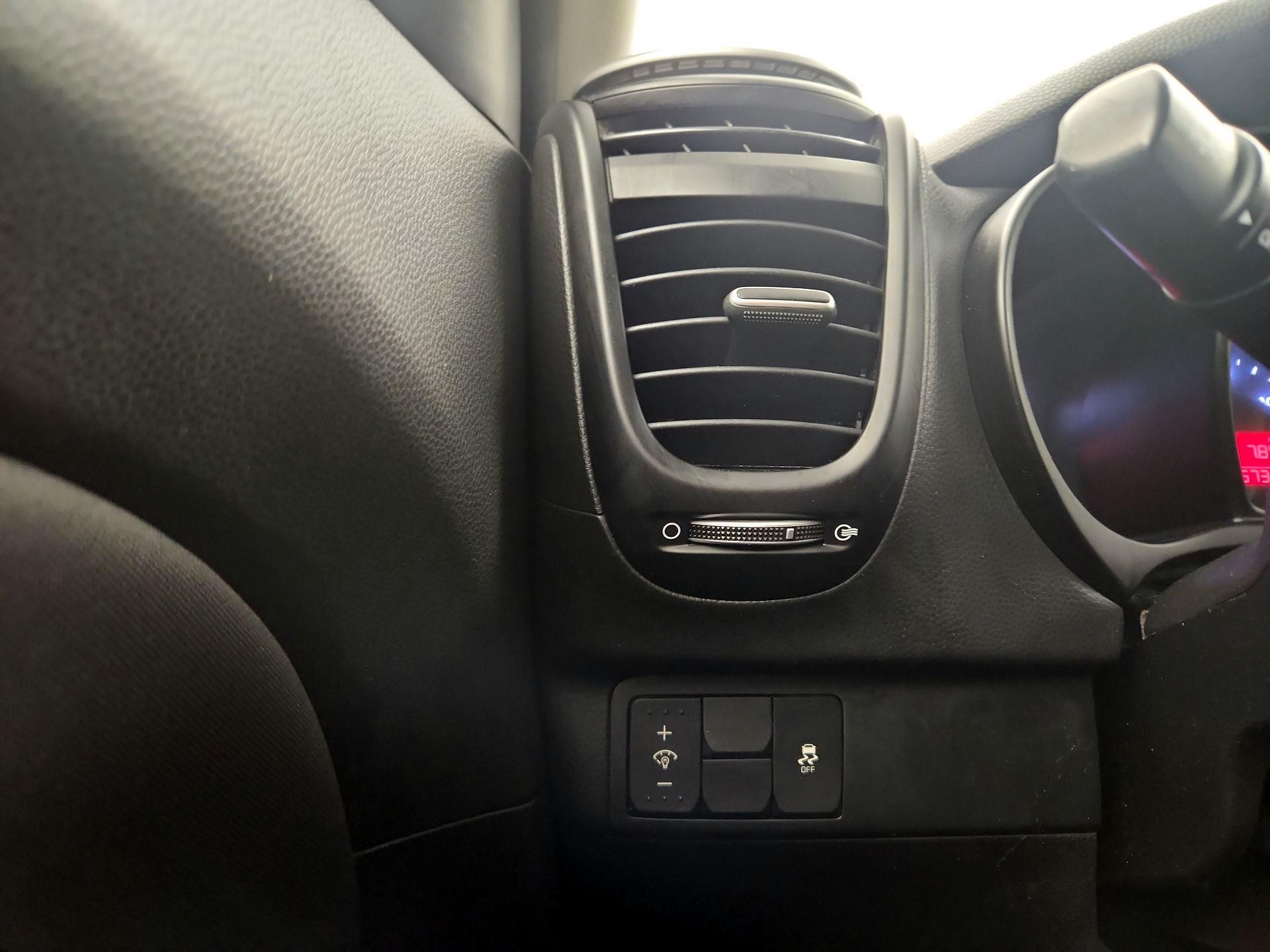 Thumbnail: 2015 Kia Soul - 11