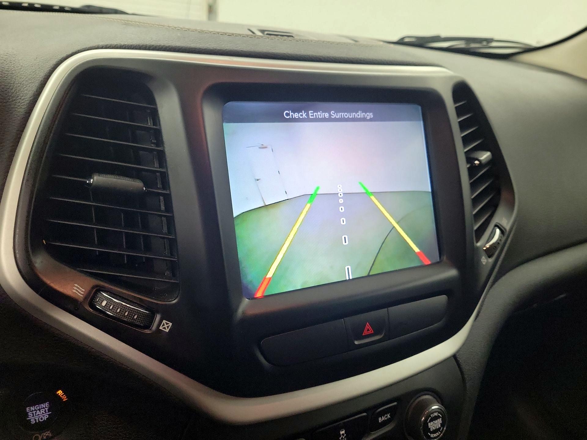 Thumbnail: 2018 Jeep Cherokee - 13