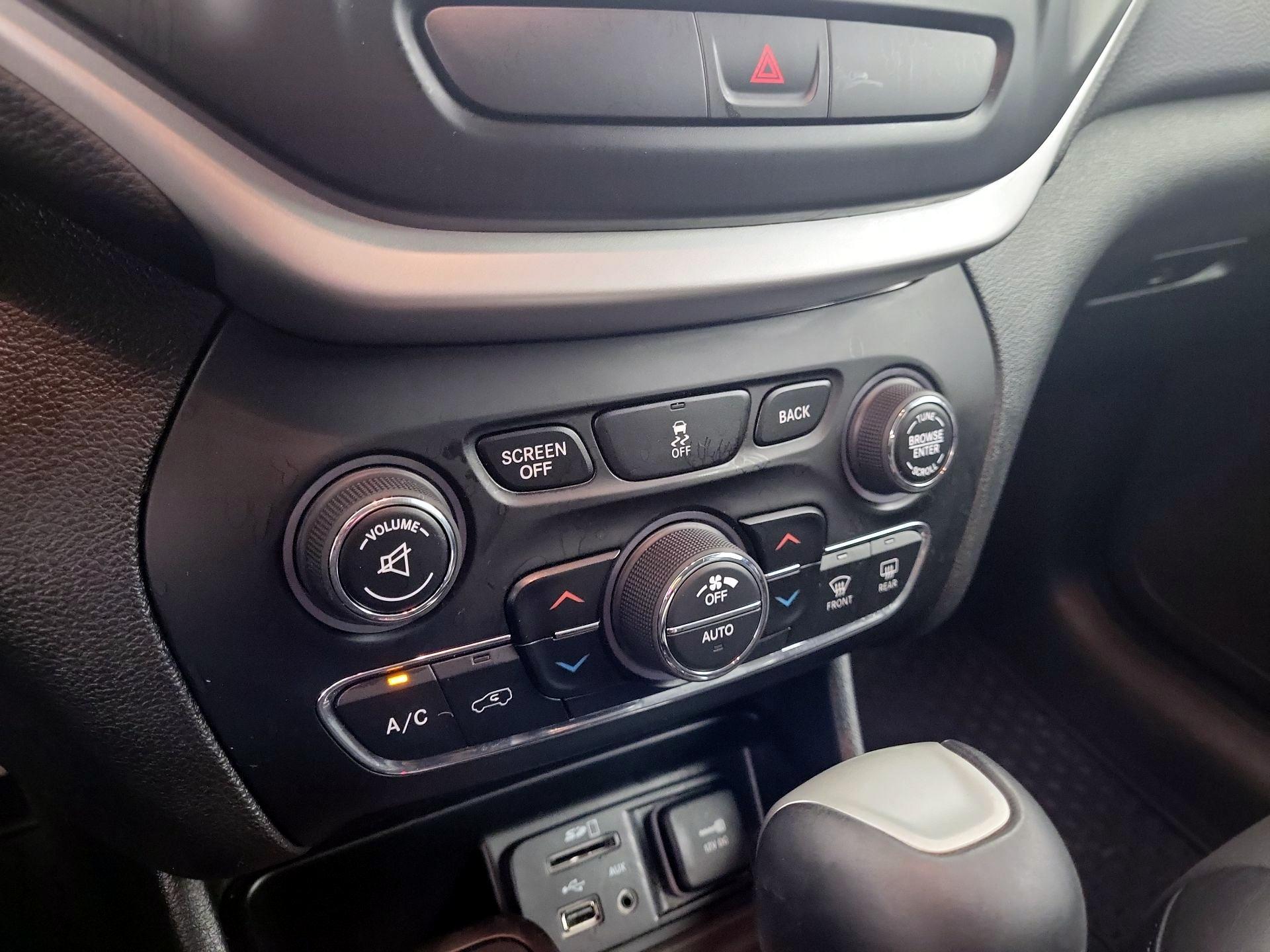 Thumbnail: 2018 Jeep Cherokee - 15