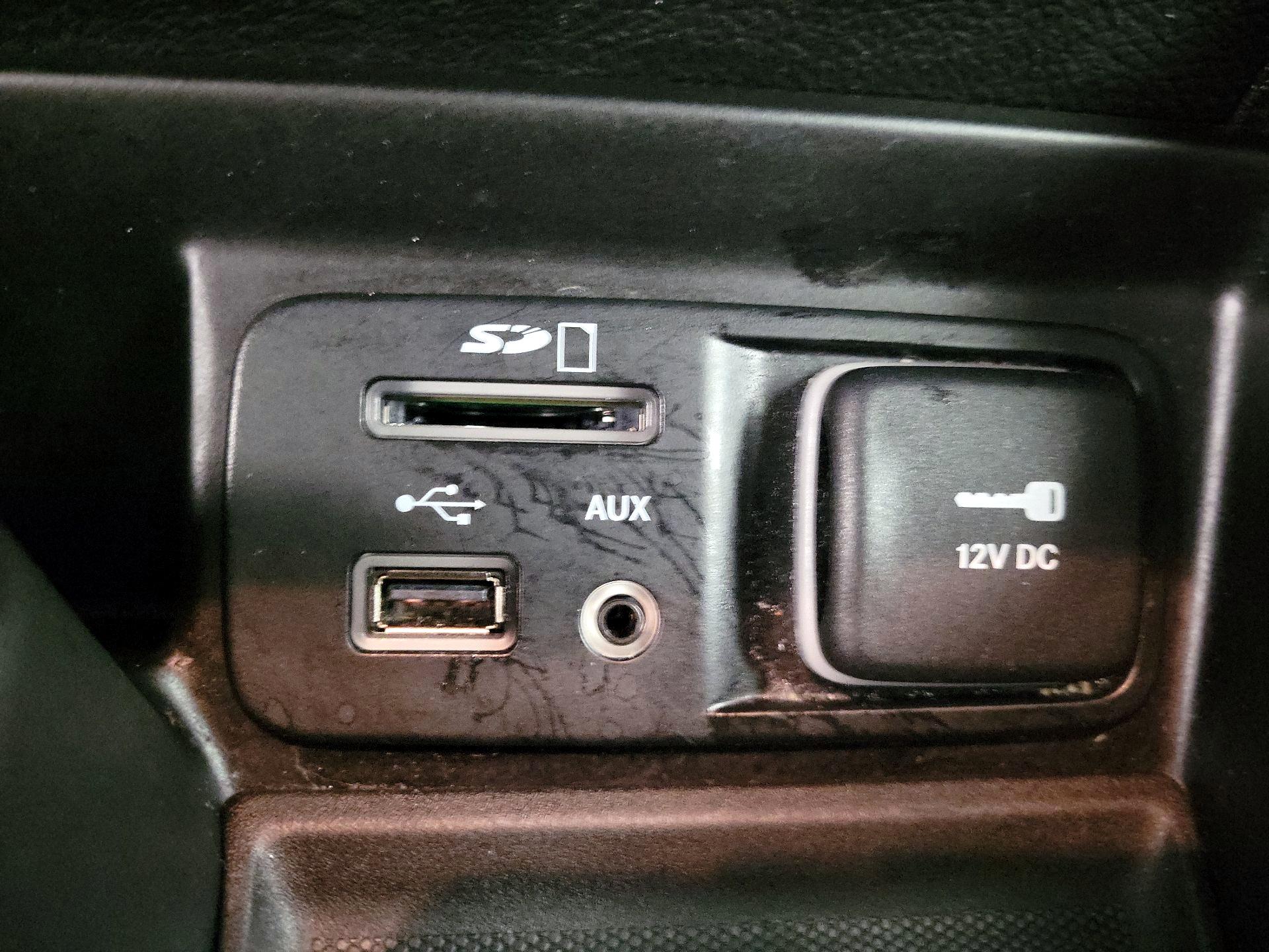 Thumbnail: 2018 Jeep Cherokee - 17