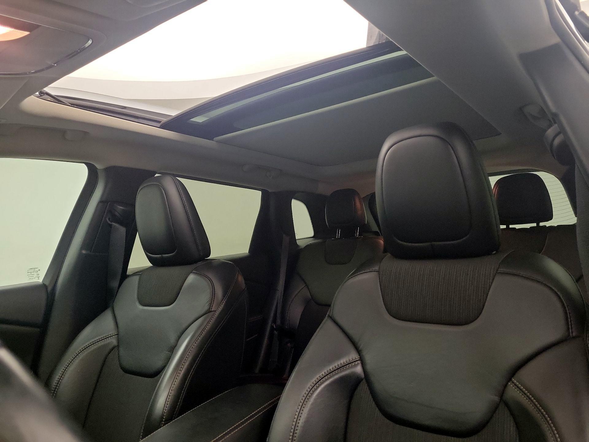 Thumbnail: 2018 Jeep Cherokee - 18