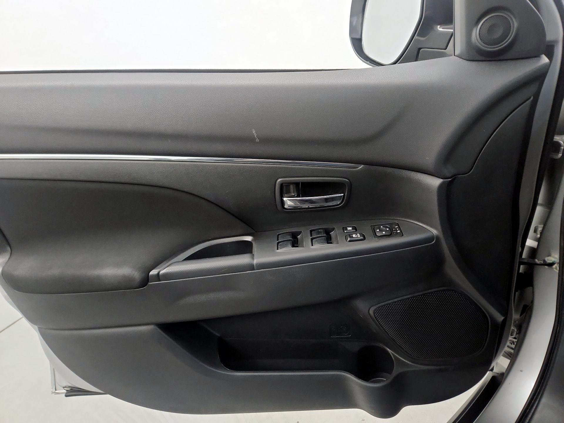 Thumbnail: 2019 Mitsubishi Outlander Sport - 10