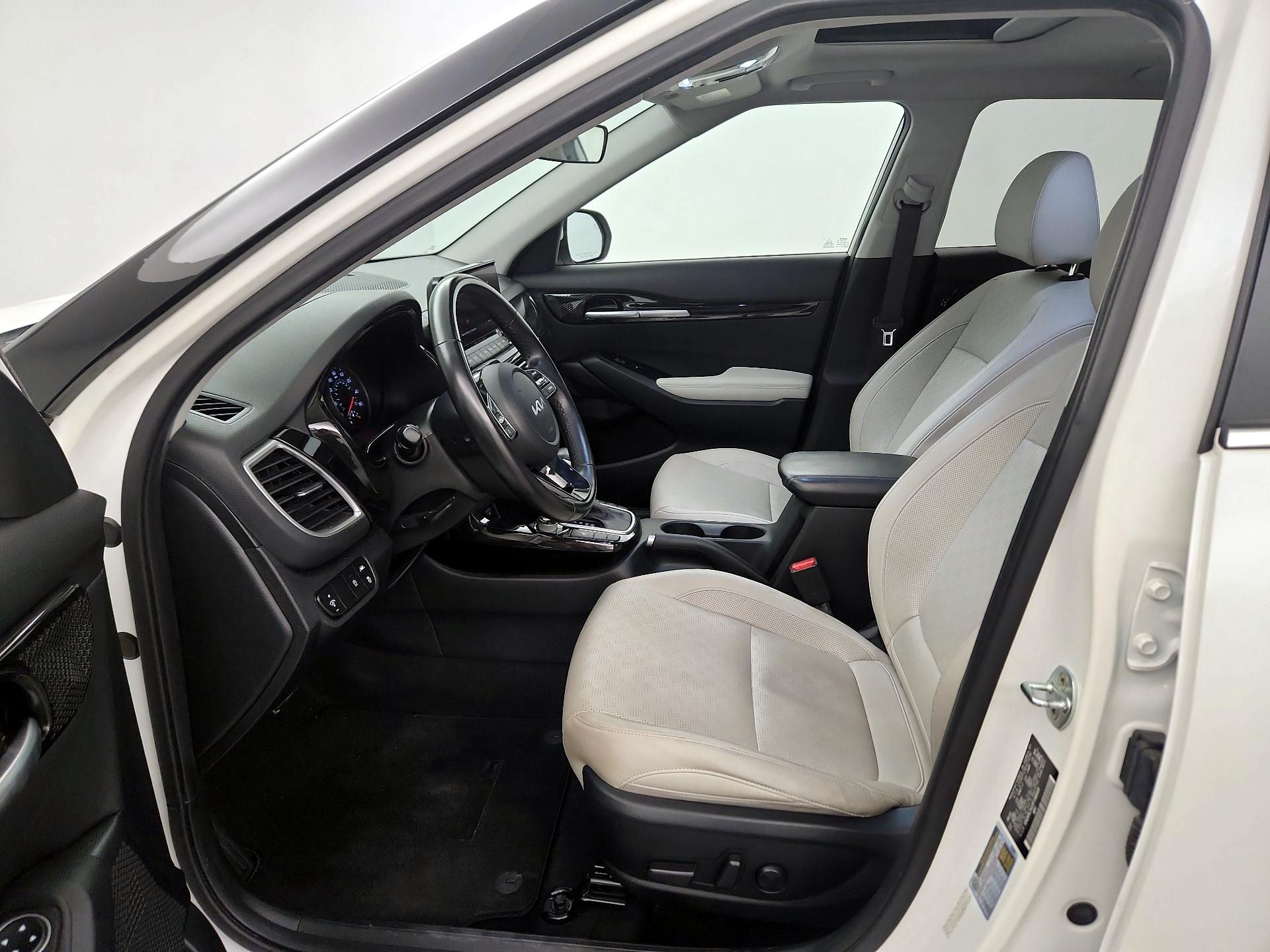 Thumbnail: 2023 Kia Seltos - 9