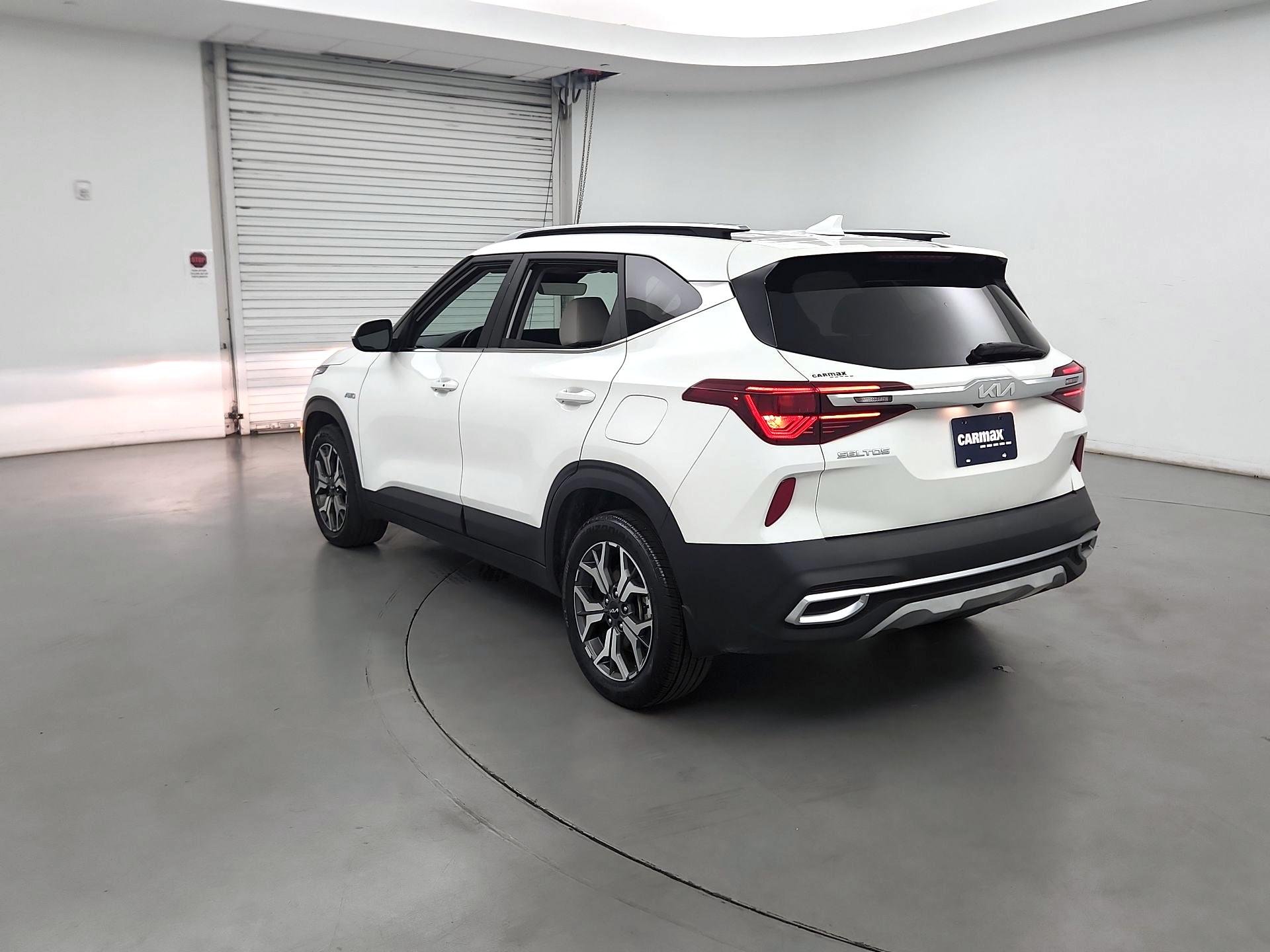 Thumbnail: 2023 Kia Seltos - 7